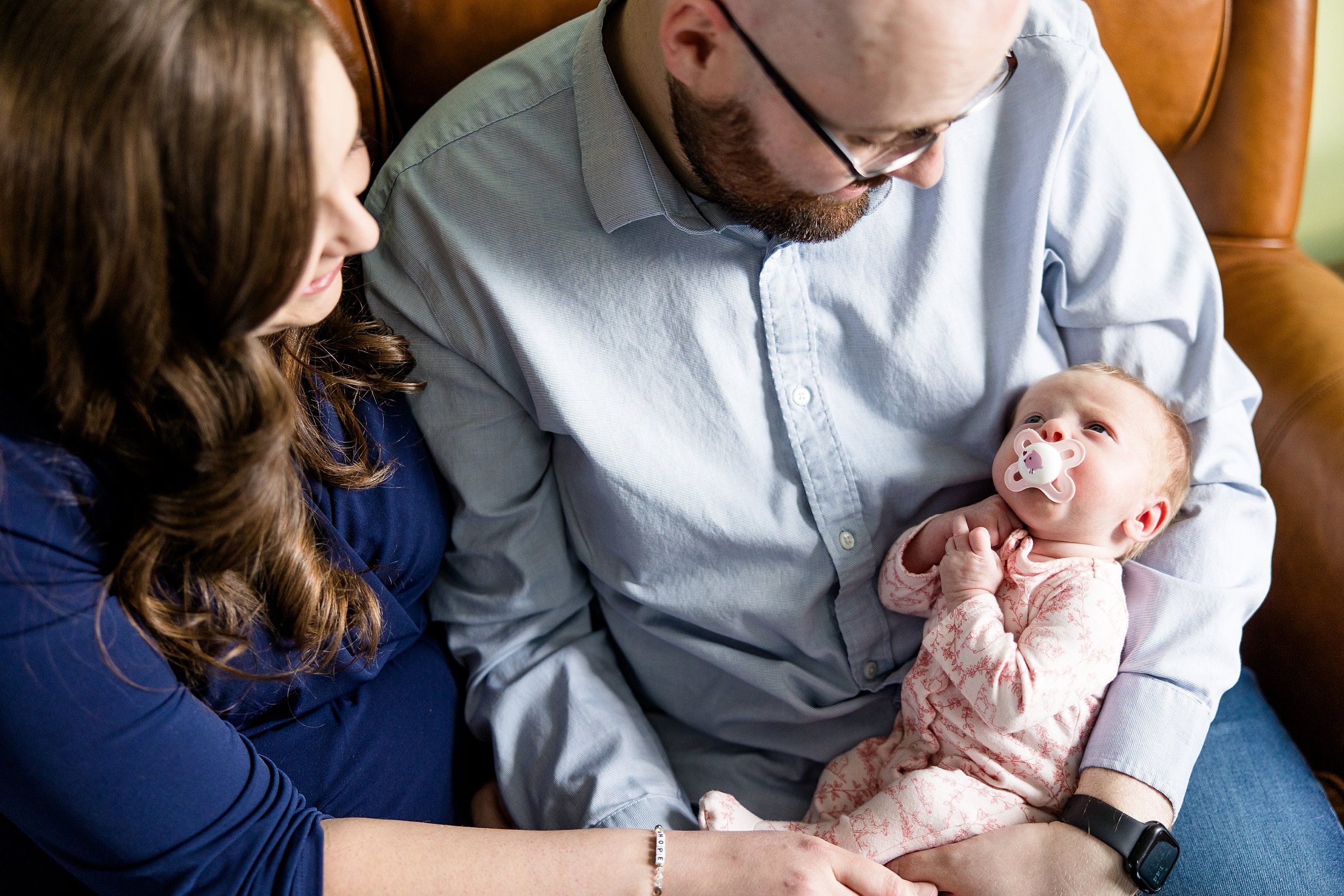 pittsburgh newborn photographer, in home newborn lifestyle family photos, zelienople photographer, cranberry township photographer