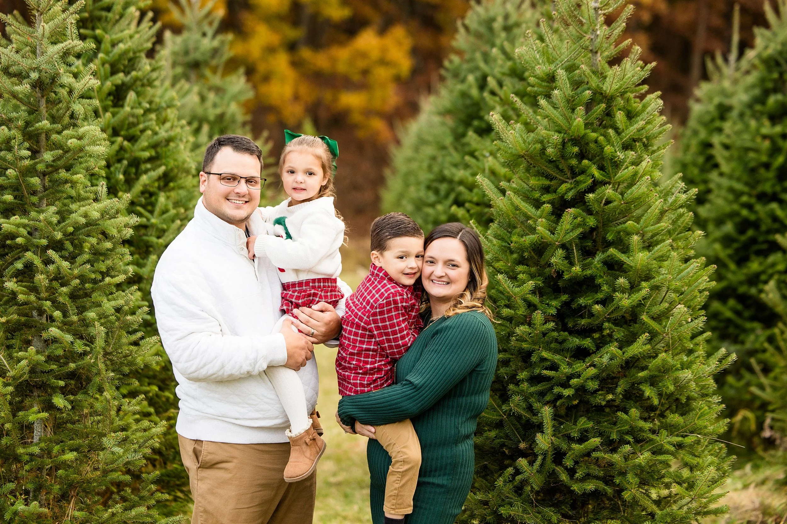 christmas tree farm mini photo sessions pittsburgh, christmas photos pittsburgh, grupps christmas tree farm photos, pittsburgh family photographer, zelienople photographer