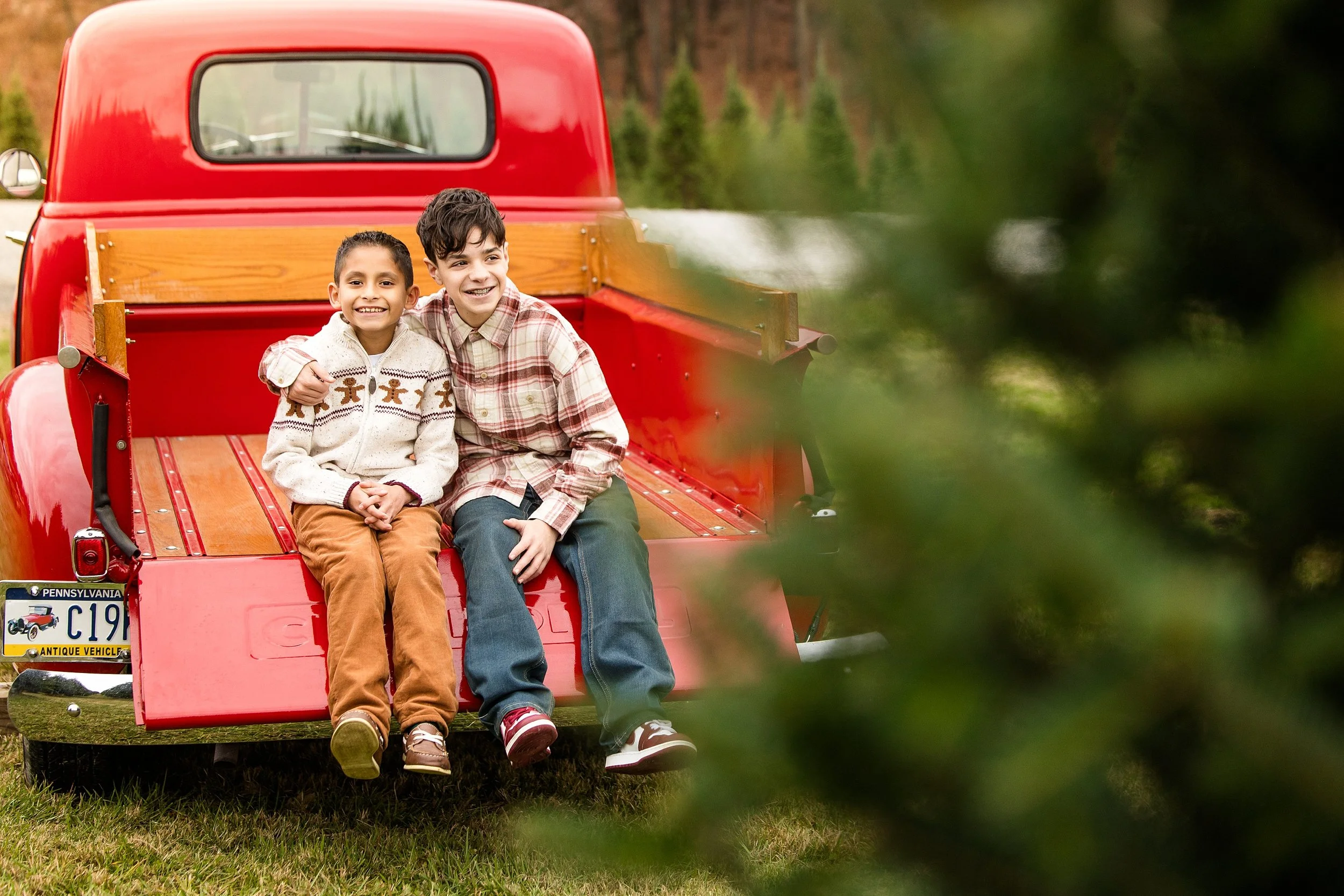 christmas tree farm mini photo sessions pittsburgh, christmas photos pittsburgh, grupps christmas tree farm photos, pittsburgh family photographer, zelienople photographer