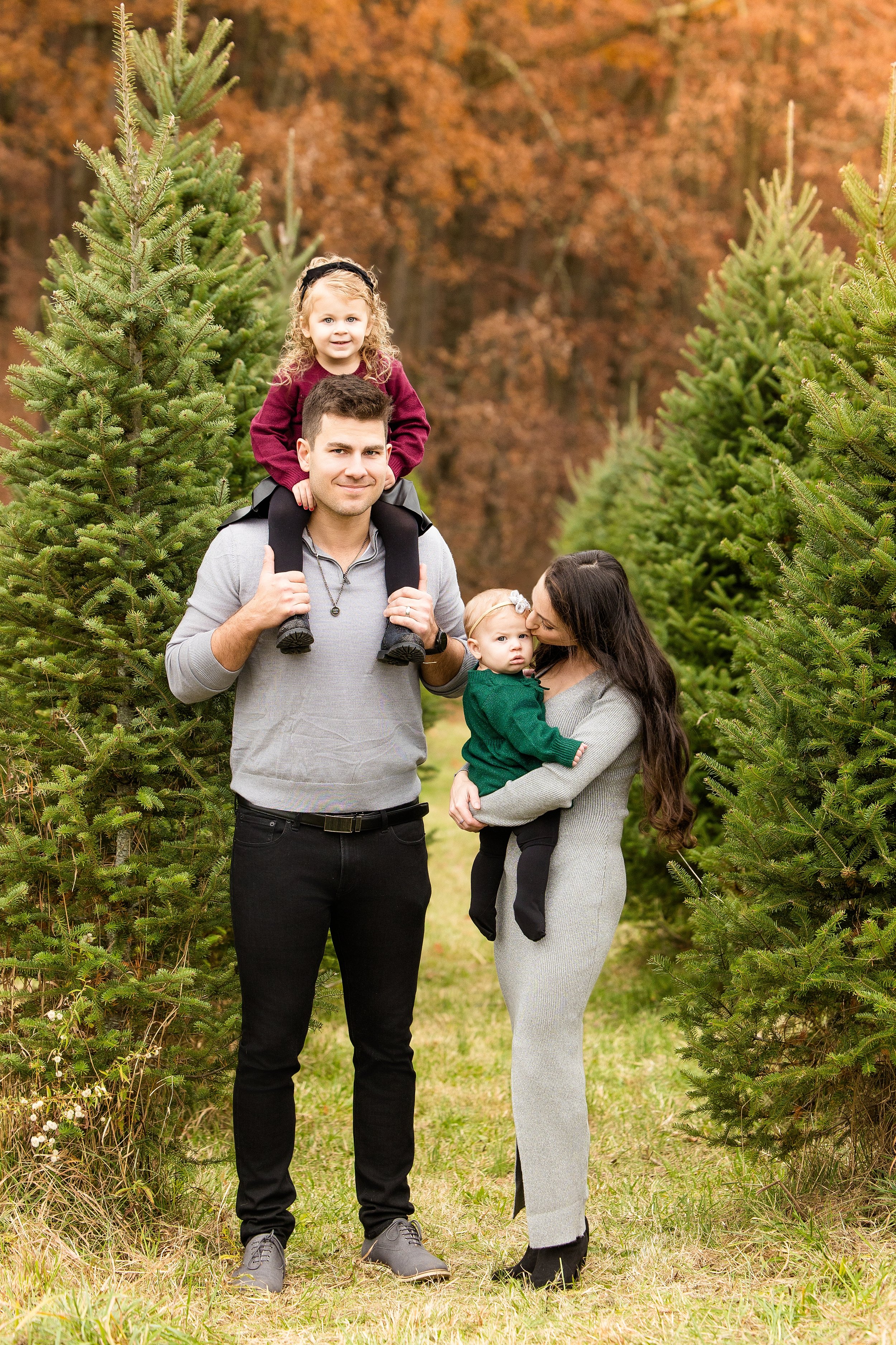 christmas tree farm mini photo sessions pittsburgh, christmas photos pittsburgh, grupps christmas tree farm photos, pittsburgh family photographer, zelienople photographer