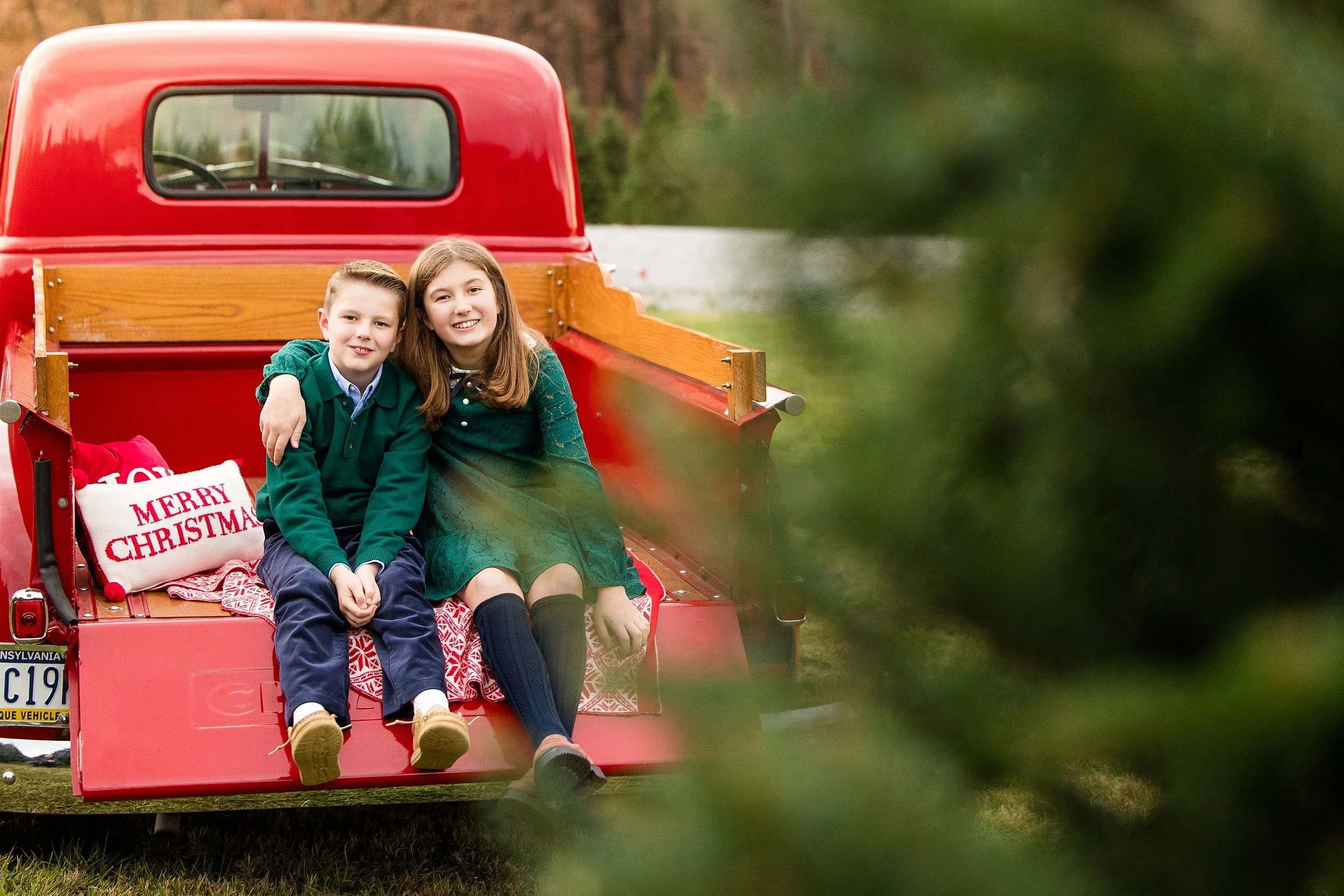 christmas tree farm mini photo sessions pittsburgh, christmas photos pittsburgh, grupps christmas tree farm photos, pittsburgh family photographer, zelienople photographer