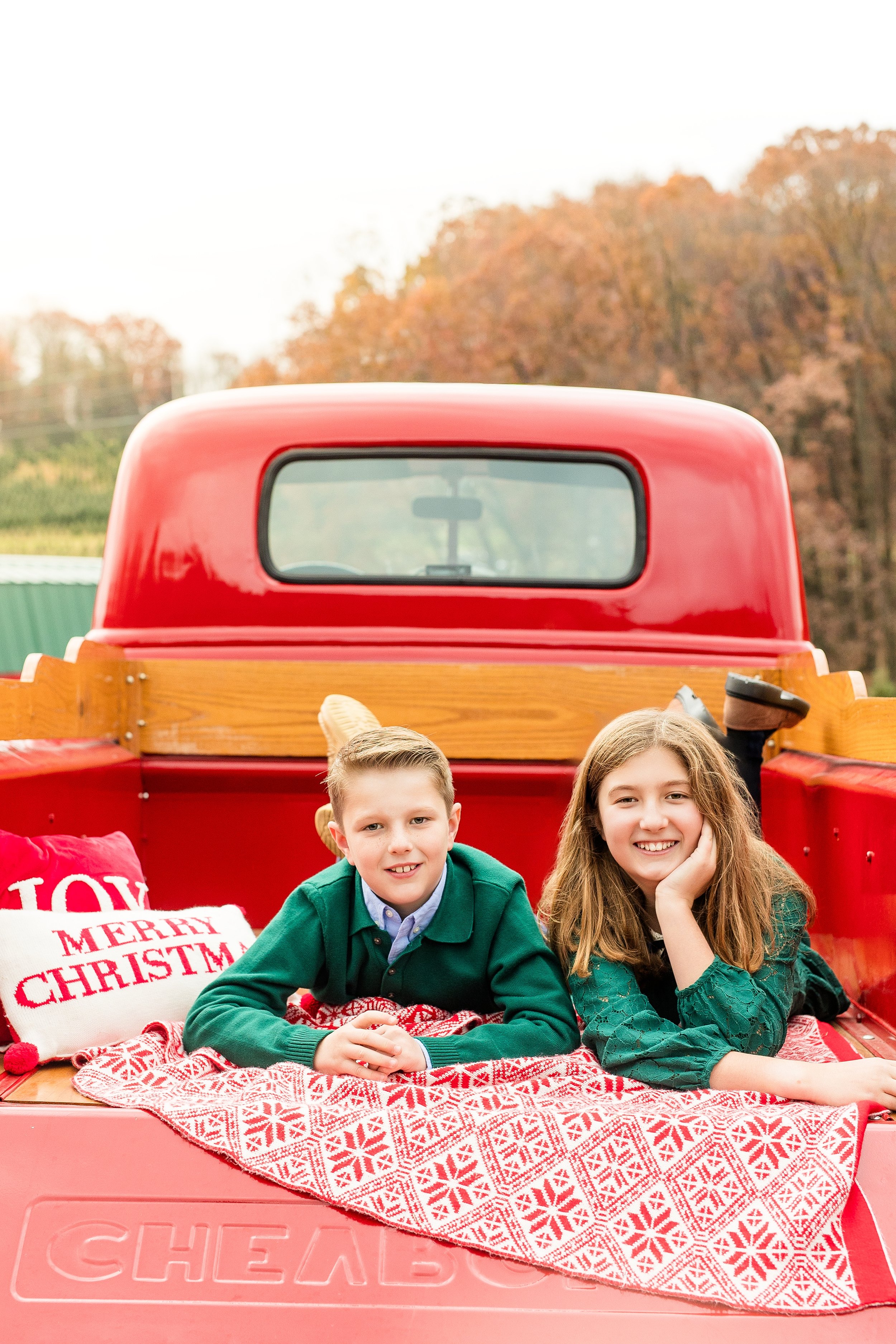 christmas tree farm mini photo sessions pittsburgh, christmas photos pittsburgh, grupps christmas tree farm photos, pittsburgh family photographer, zelienople photographer