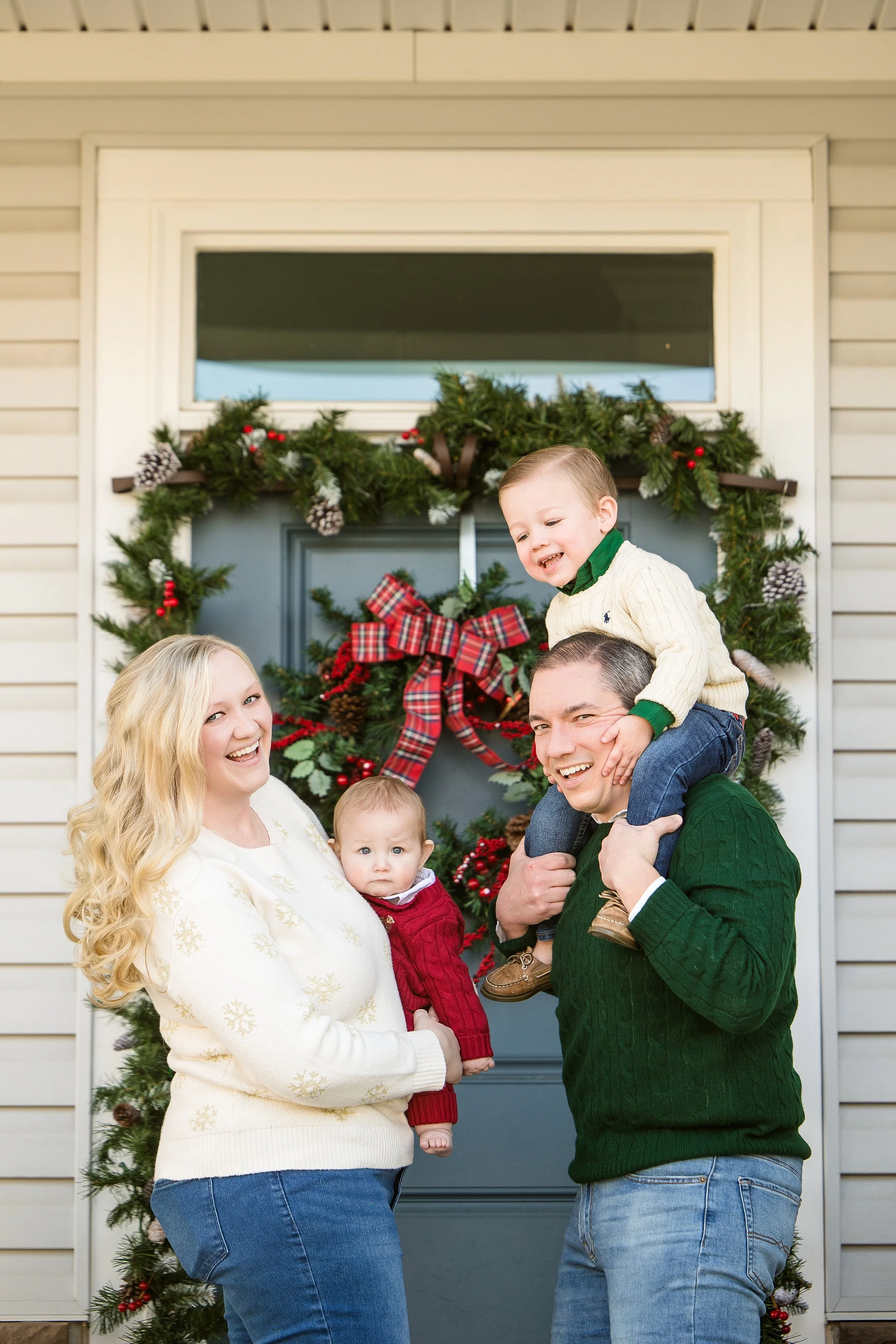 valencia family lifestyle photo session, cranberry township family photographer, pittsburgh family photographer, christmas family photos
