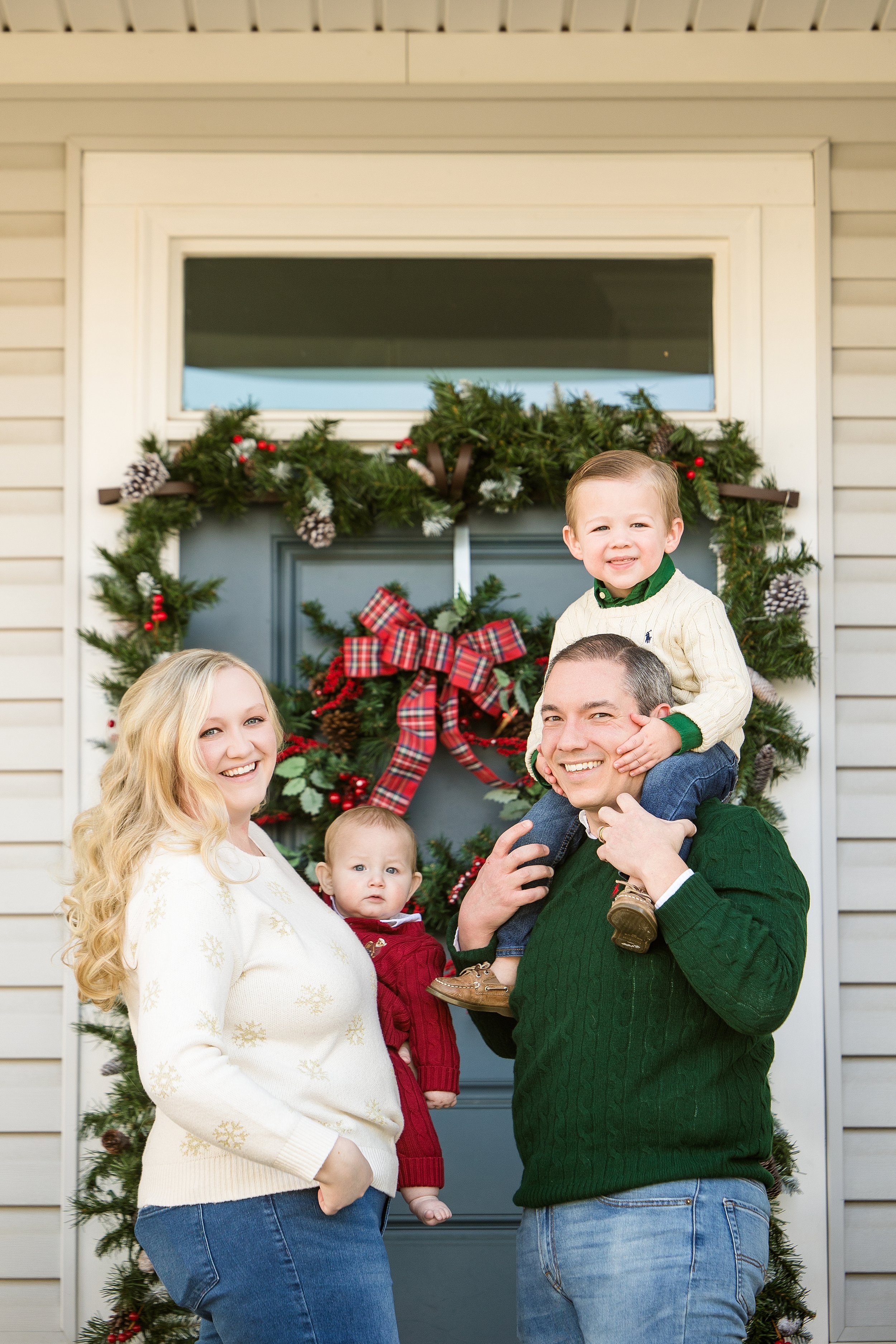 valencia family lifestyle photo session, cranberry township family photographer, pittsburgh family photographer, christmas family photos