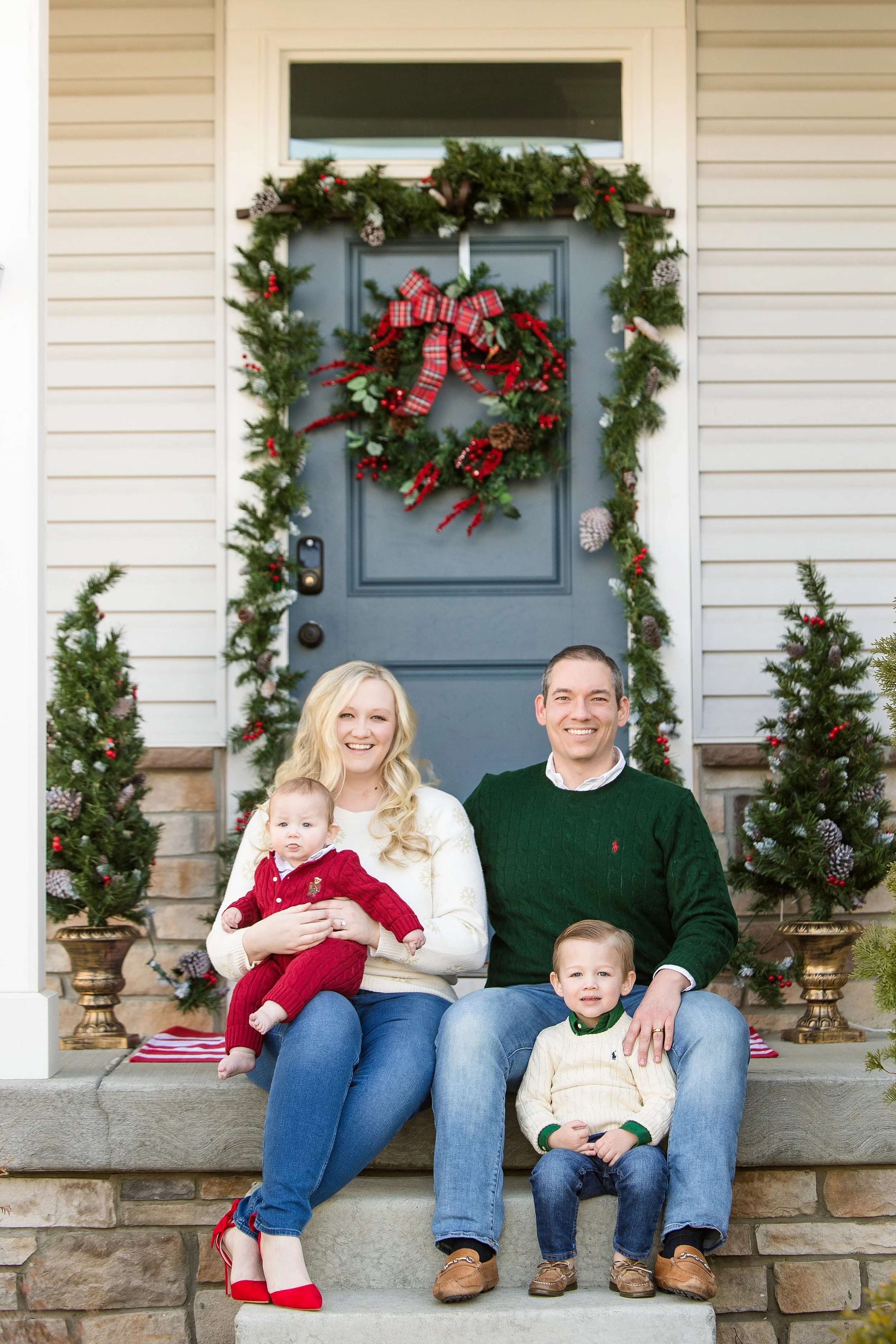 valencia family lifestyle photo session, cranberry township family photographer, pittsburgh family photographer, christmas family photos