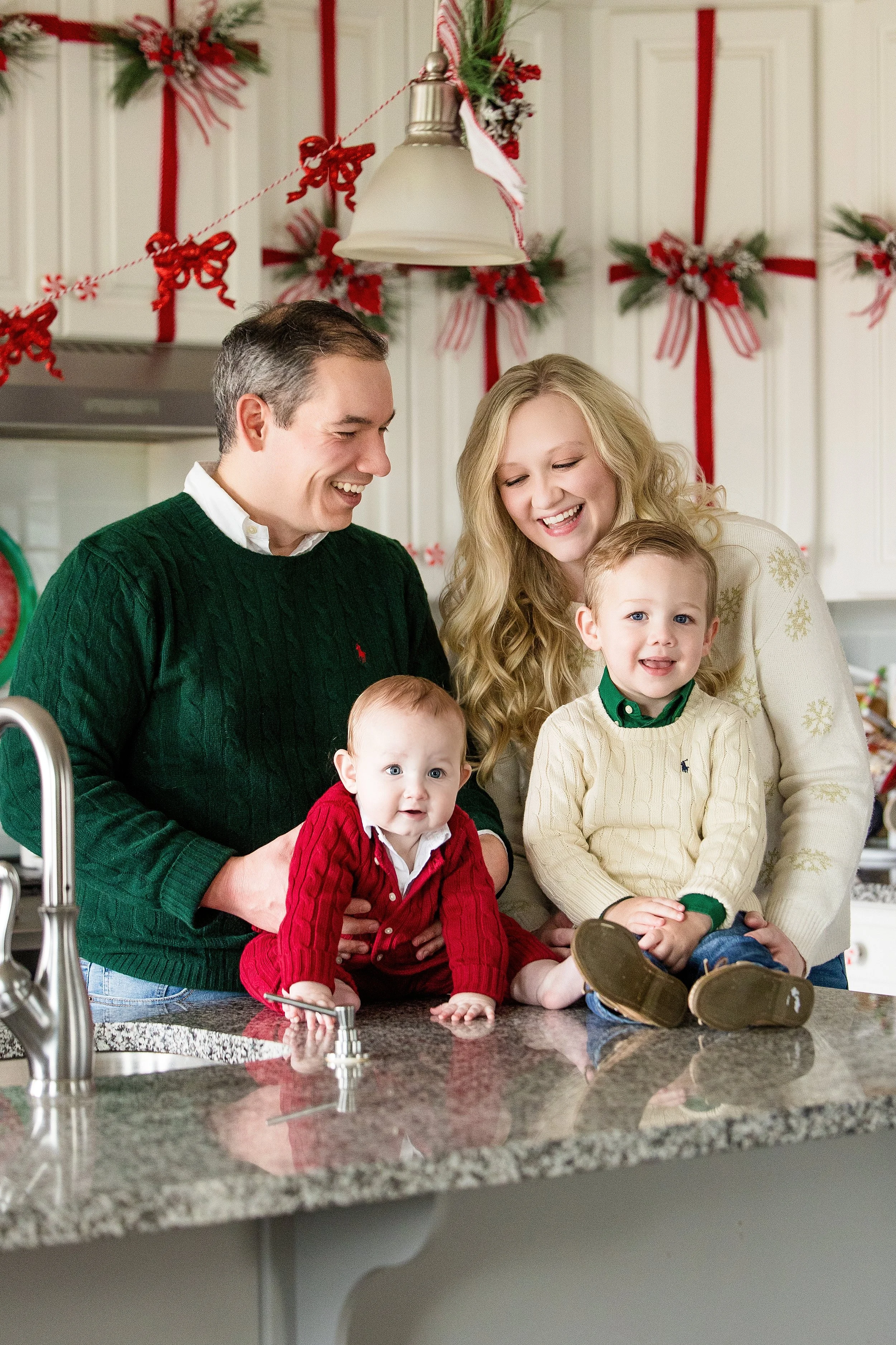 valencia family lifestyle photo session, cranberry township family photographer, pittsburgh family photographer, christmas family photos