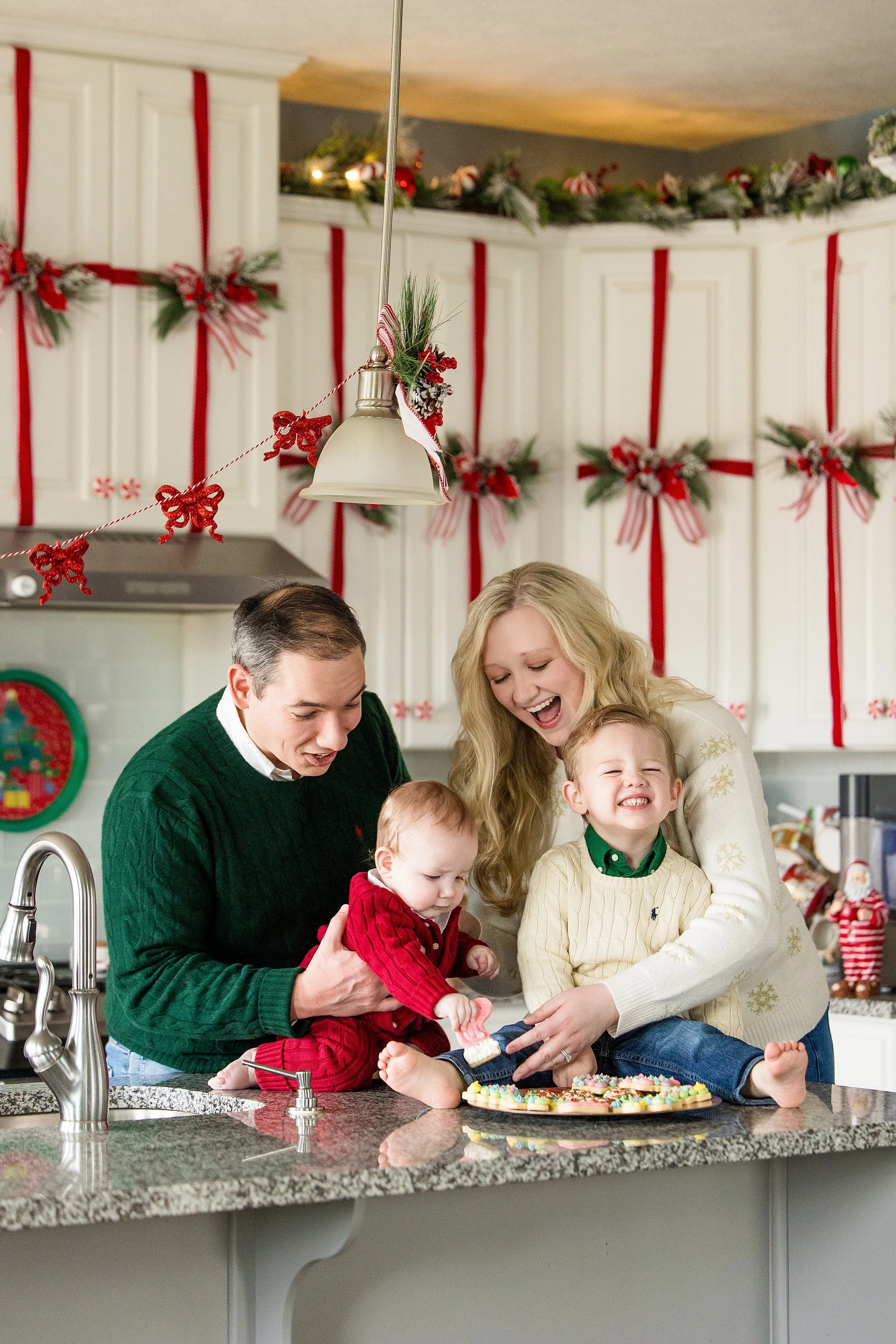 valencia family lifestyle photo session, cranberry township family photographer, pittsburgh family photographer, christmas family photos