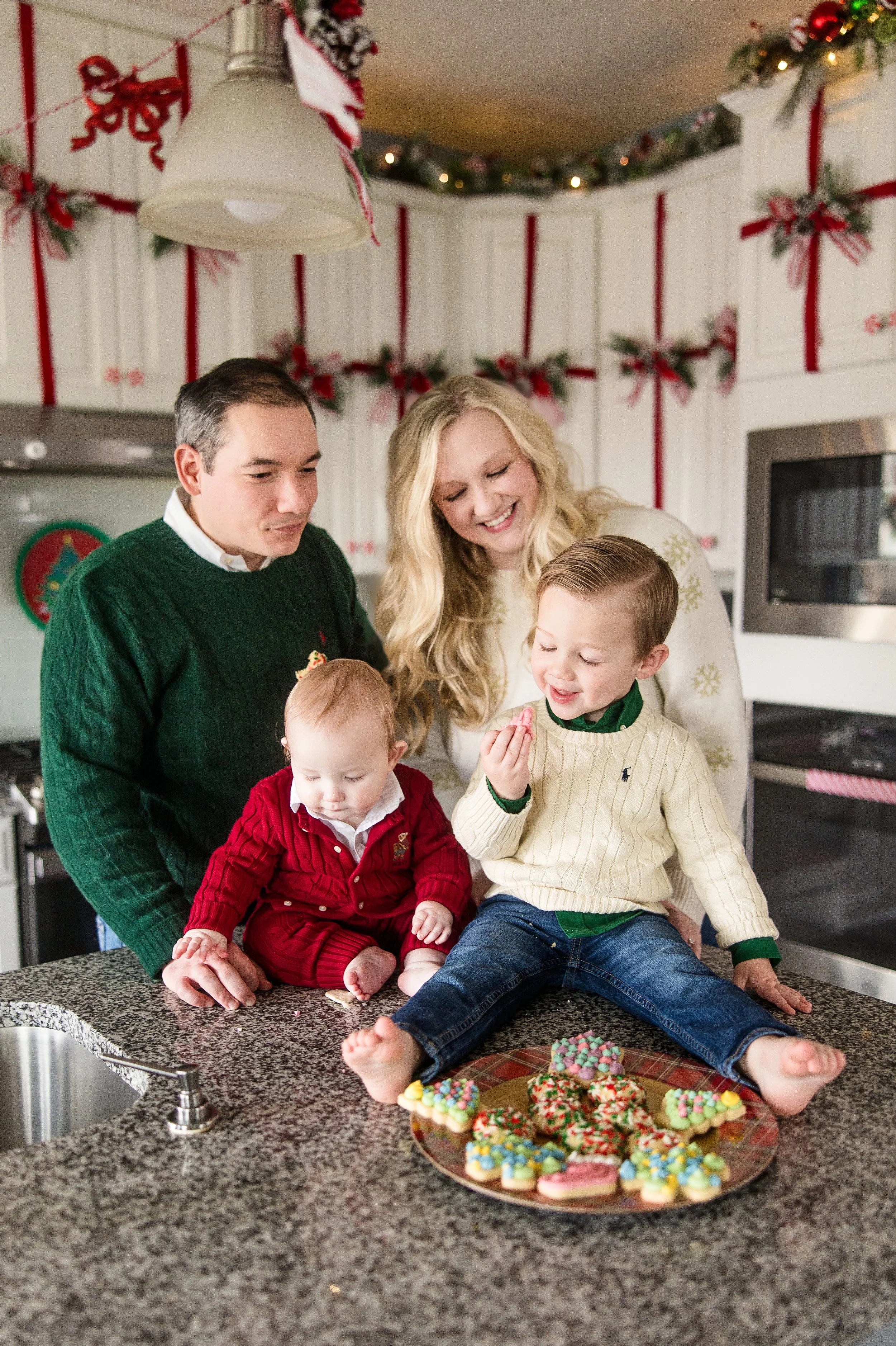 valencia family lifestyle photo session, cranberry township family photographer, pittsburgh family photographer, christmas family photos