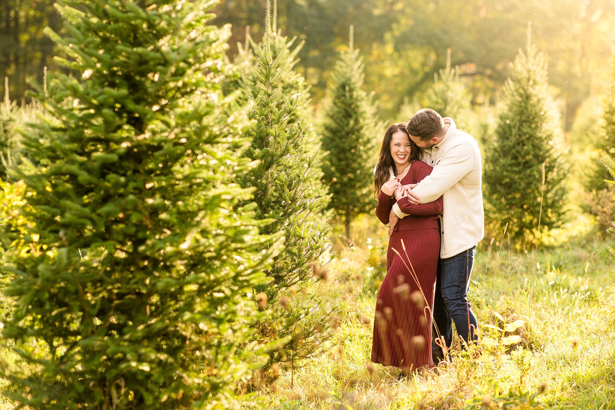 Dani &amp; Trevor: Grupp's Christmas Tree Farm Couples Photo Session