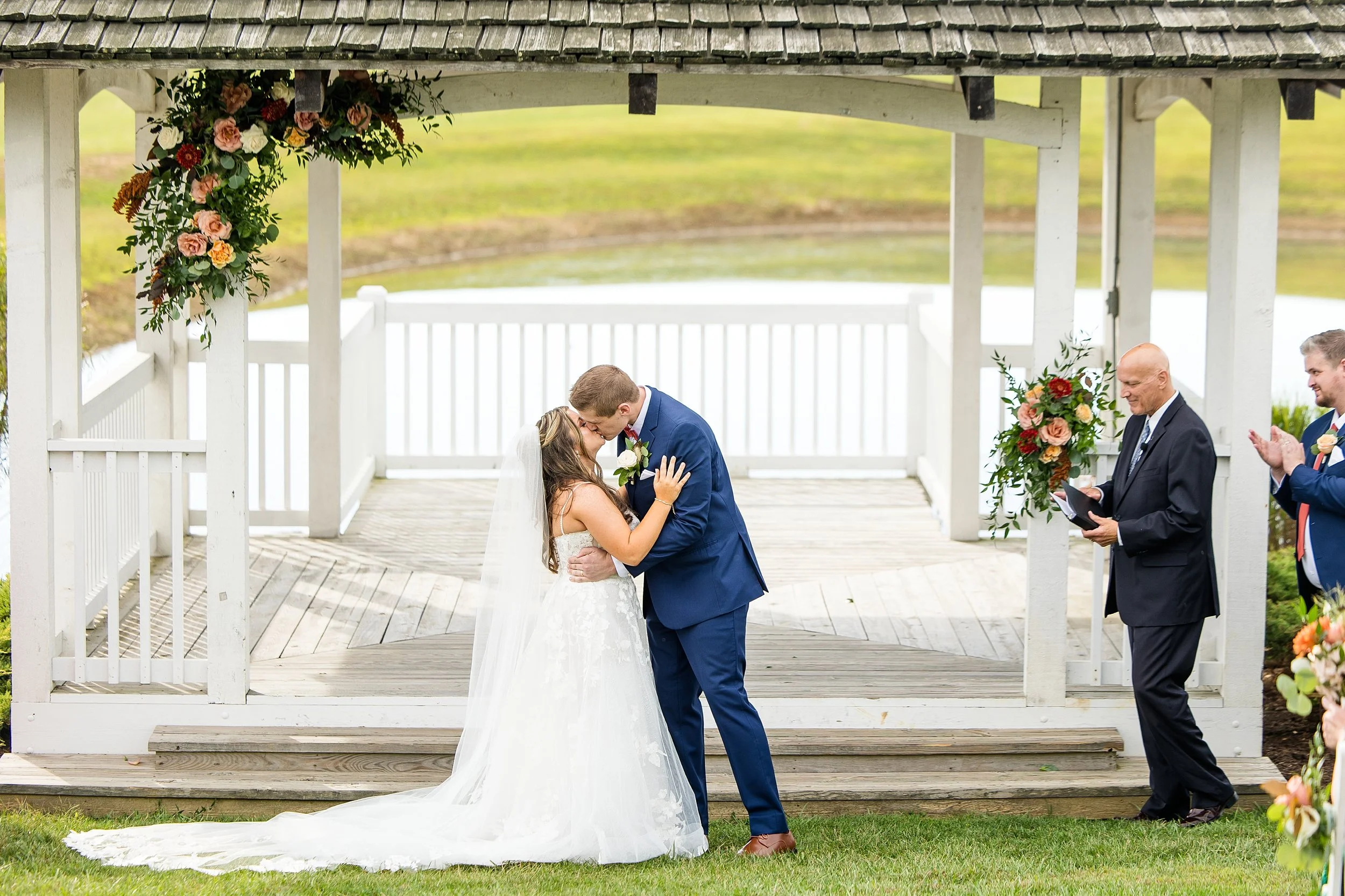 white barn prospect pa wedding pictures, pittsburgh wedding photographer, white barn wedding photos, farm wedding venues pittsburgh