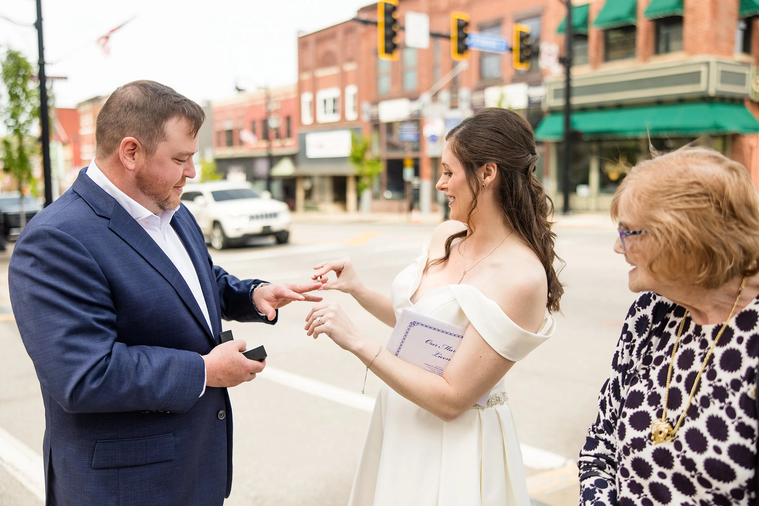 butler county courthouse elopement, butler county courthouse wedding pictures, zelienople wedding pictures, historic harmony wedding photos