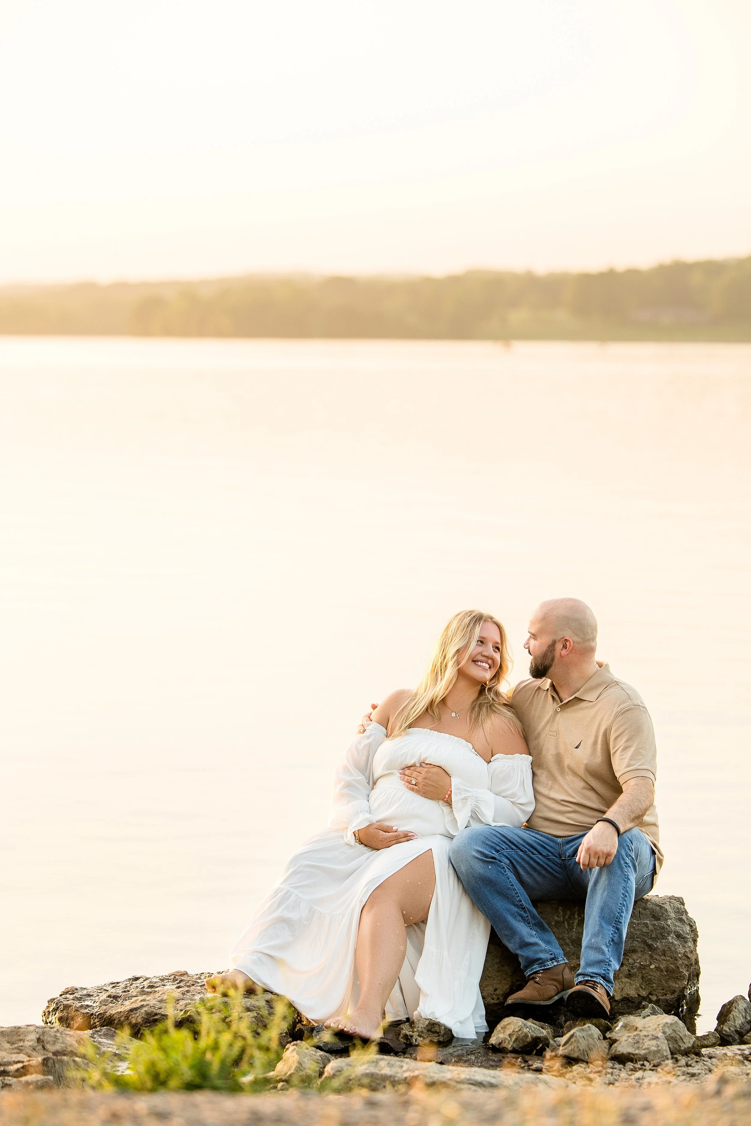 moraine state park maternity photos, pittsburgh maternity pictures, pittsburgh family photographer, lake location for photo session pittsburgh