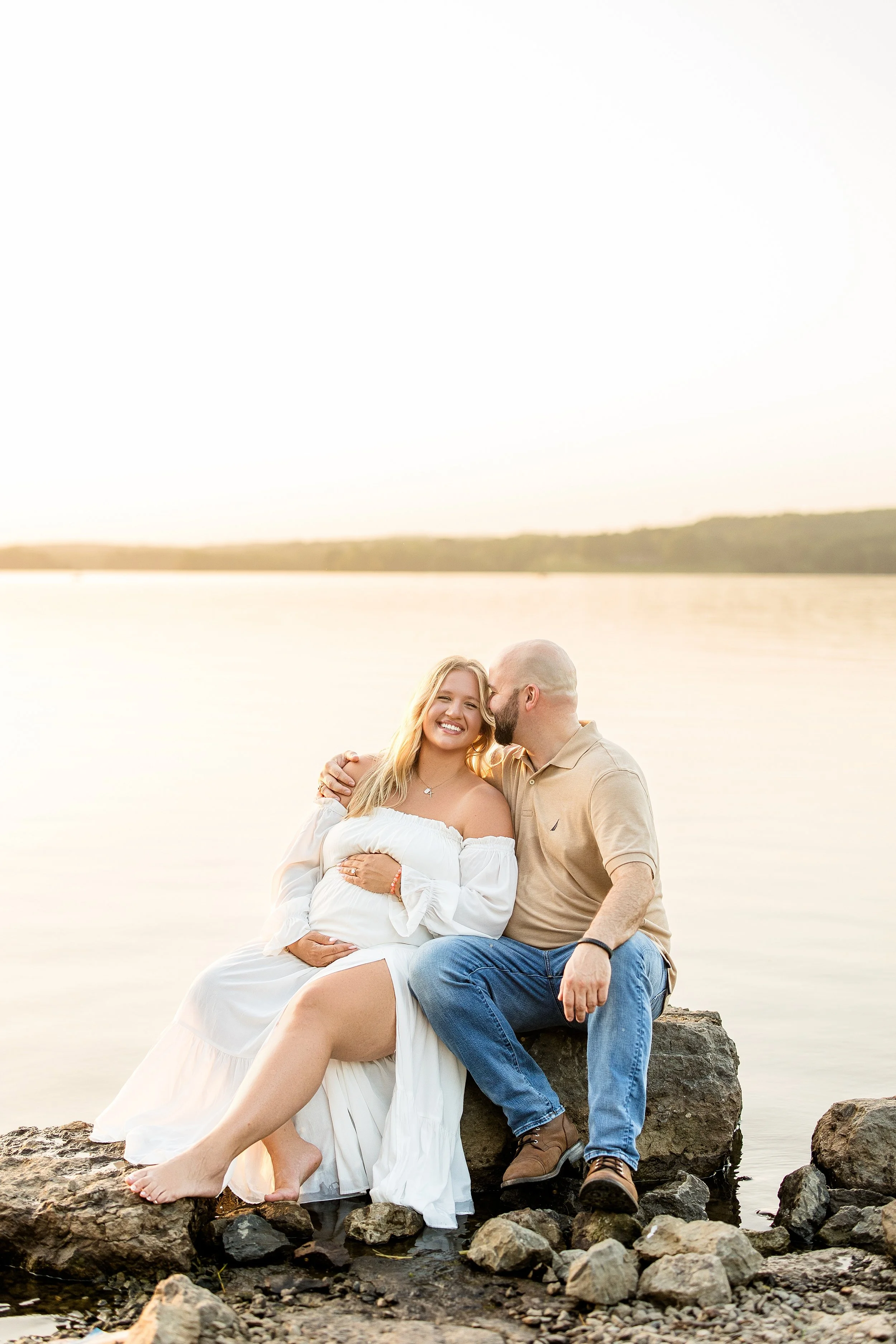 moraine state park maternity photos, pittsburgh maternity pictures, pittsburgh family photographer, lake location for photo session pittsburgh