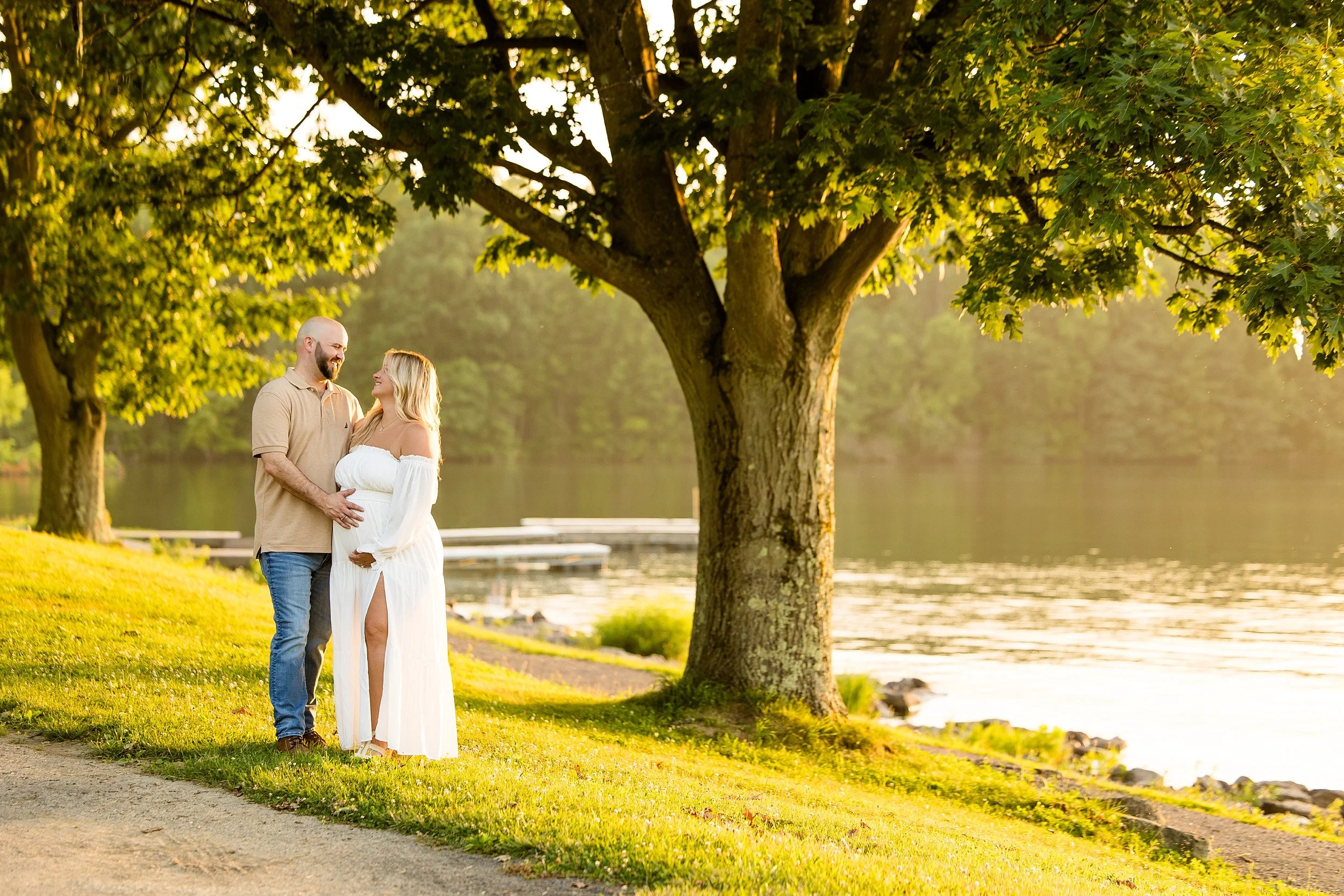 moraine state park maternity photos, pittsburgh maternity pictures, pittsburgh family photographer, lake location for photo session pittsburgh