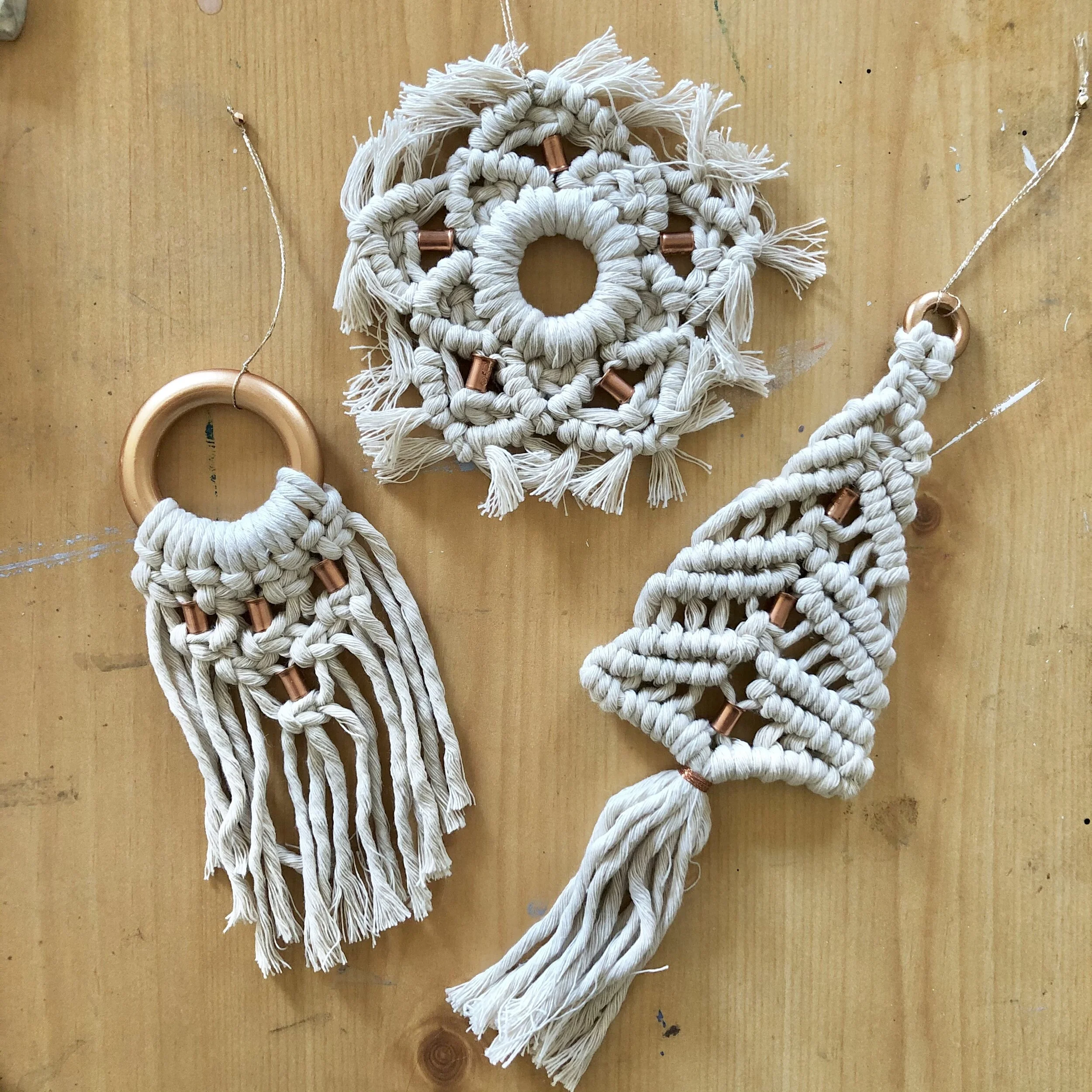 These 3 ornament are in each set. 