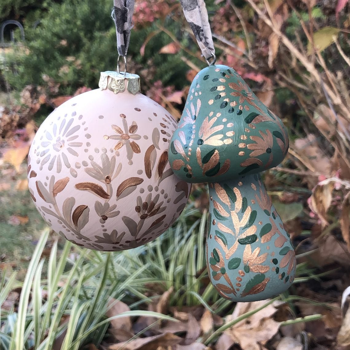 Perfect lil pair for your tree, mushroom ornaments are in the works for my next markets @berwynfarmersmarket on Dec 7th Holiday Artisan Market 1-5 &amp; @kennettholidayvillagemarket @kennettcreamery on Dec 8th Sunday 11-5✨