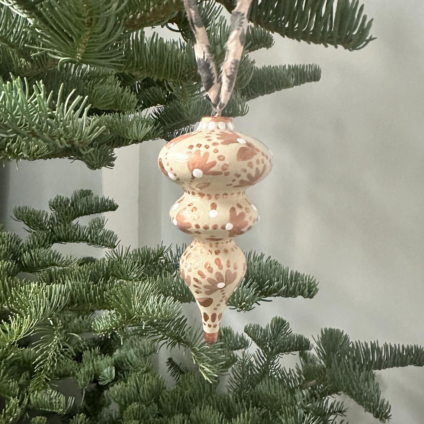 Made to order ornaments added to my website- link in bio! In celebration of Small Business Saturday- use code shopsmall10 for 10% your order until midnight on tomorrow!
All ornaments orders are hand painted to order and will ship within 2 weeks of or