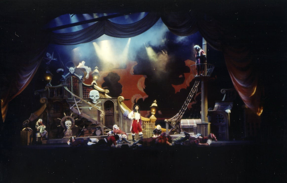 Peter+Pan+on+Broadway+Jolly+Roger+set.jpg
