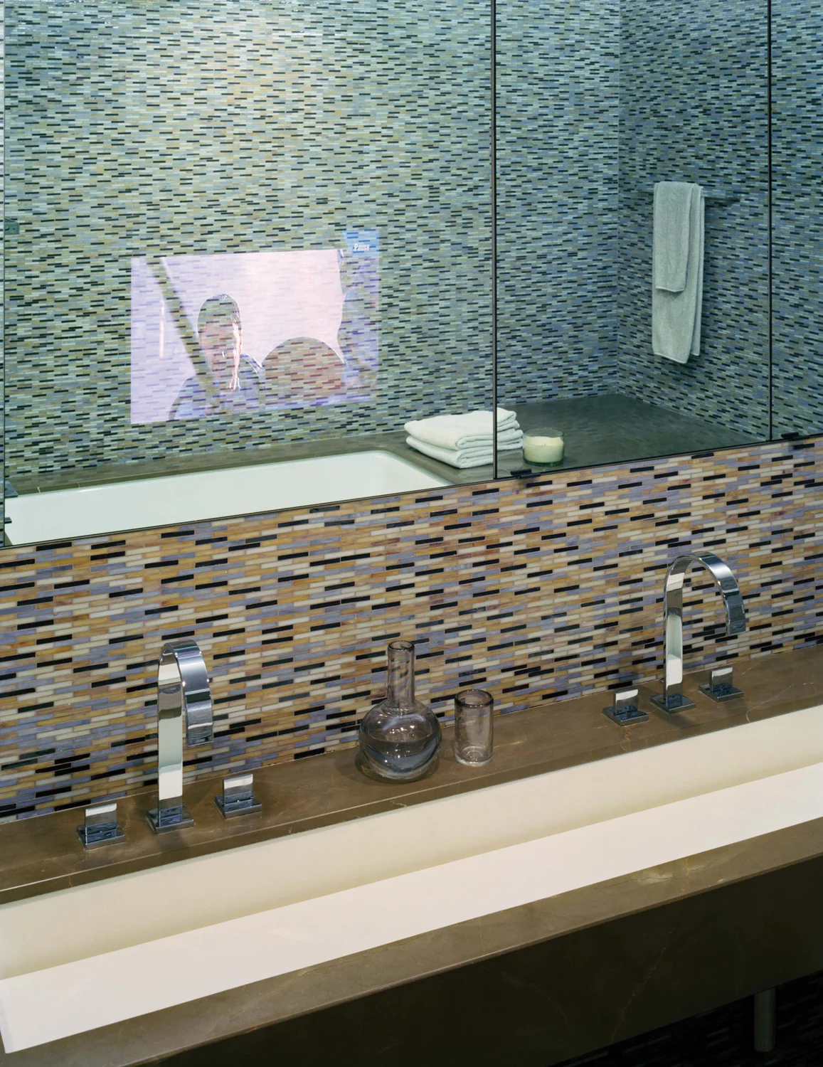 bathroomdetailsr.jpg