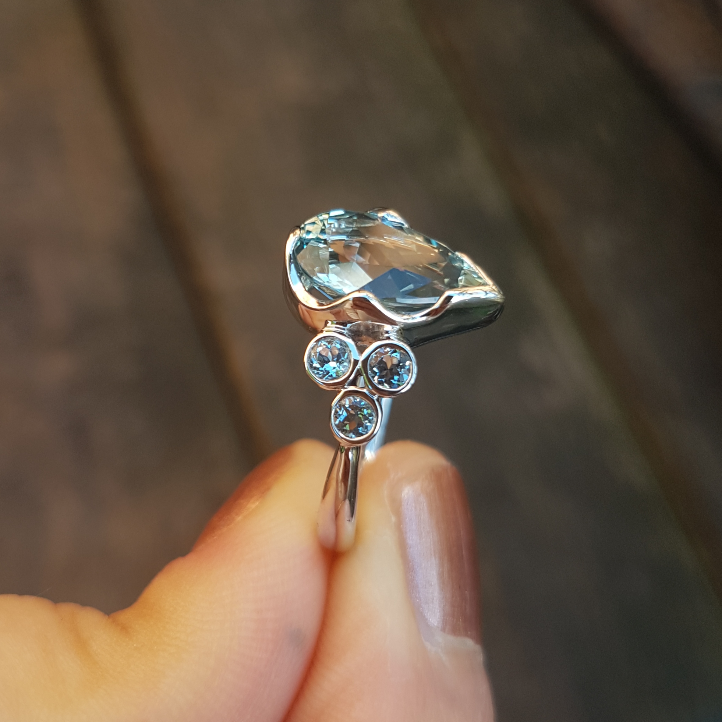 18ct Gold Aquamarine Ring
