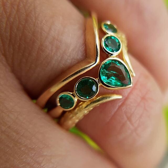 &deg;&bull;☆Emerald Stacks☆&bull;&deg;
The perfect Wishbone stacks:
*Classic Wishbone *Emerald Wishbone *Eden Wishbone 
By @franbarkerdesign 
#emerald #emeralds #emeraldgreen #macrolens #goldjewelry #solidgoldjewelry #ringstagram #ringstacks