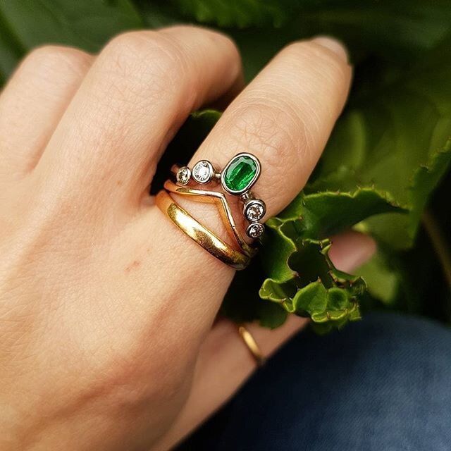 &deg;&bull;☆Wishbone Stacks☆&bull;&deg;
Emeralds, Diamonds &amp; gold... what more could you possibly want?
Rings by @franbarkerdesign #stacksarethenewblack