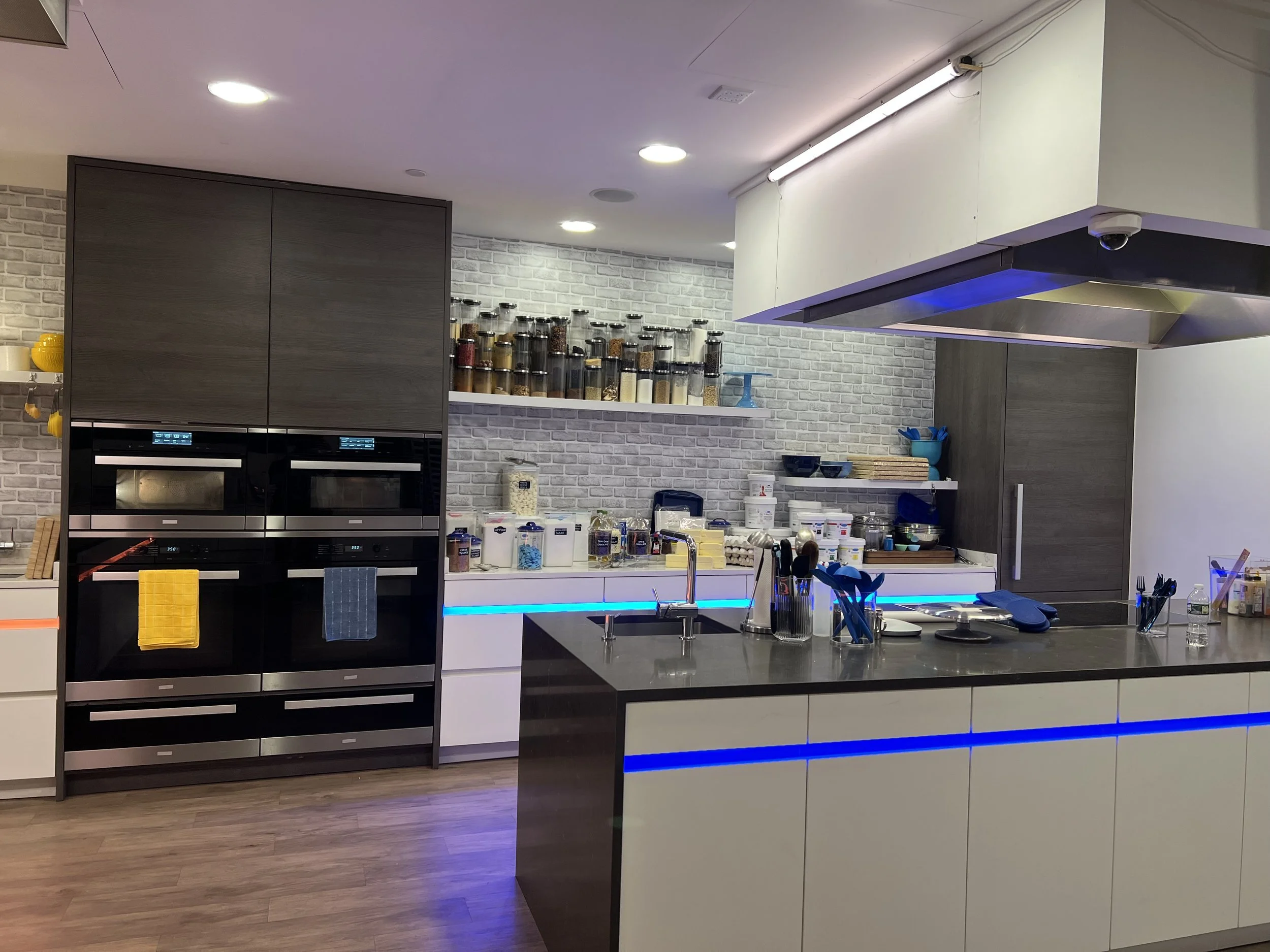 Stab That Cake : BTS 2