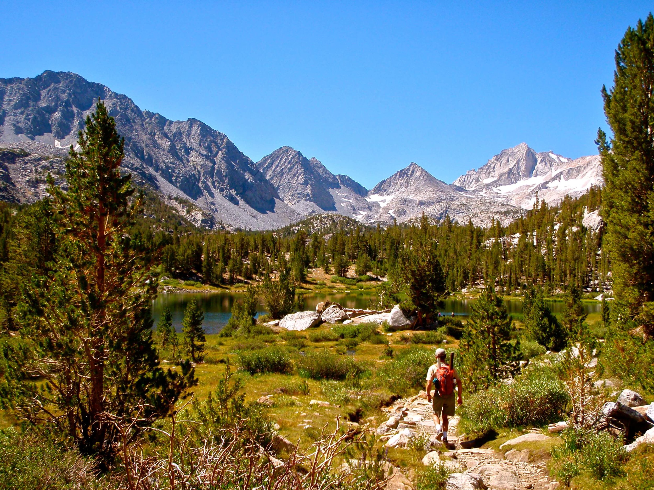 The trail leading down to Heart Lake.