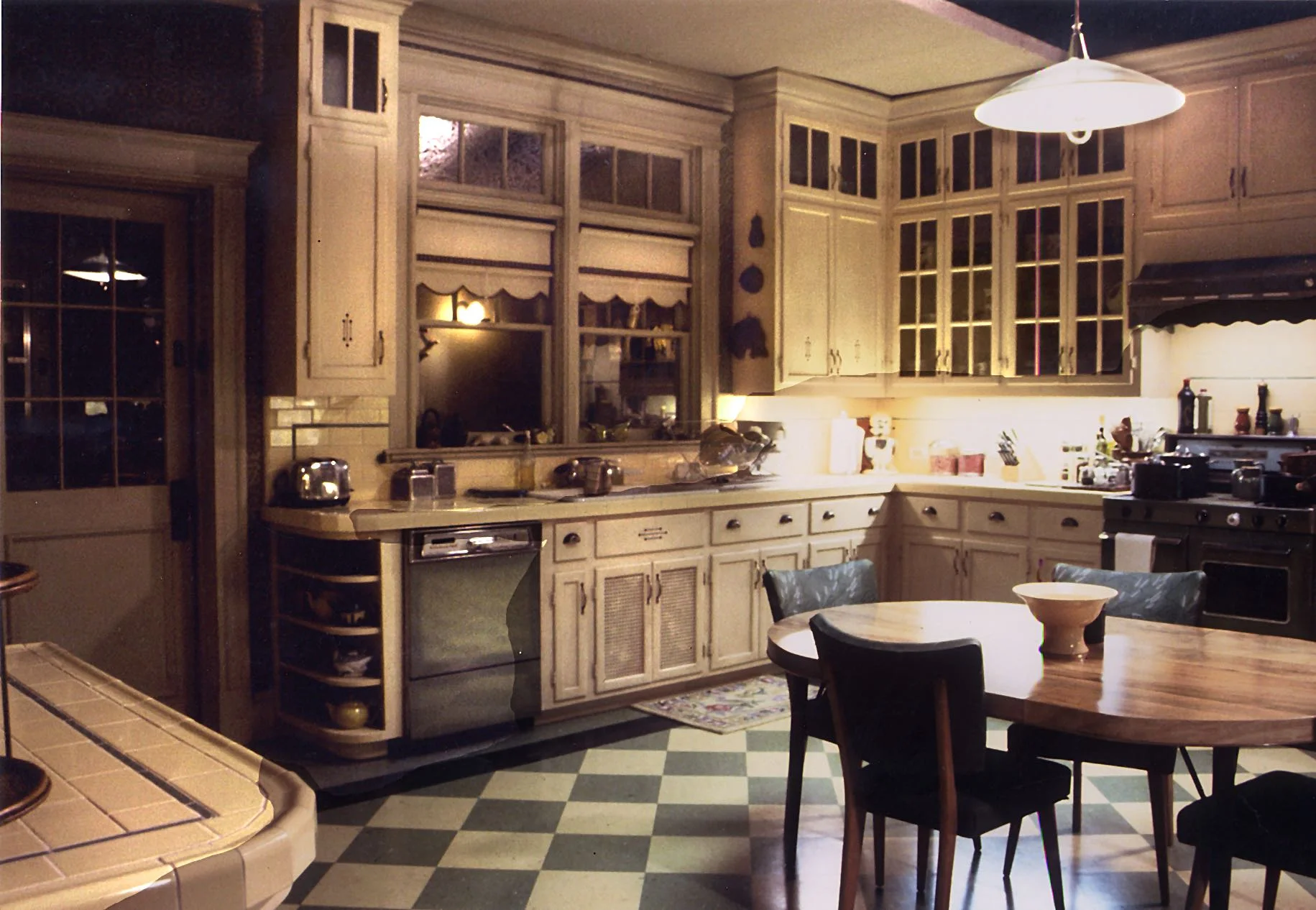 6ftunderkitchen.jpg