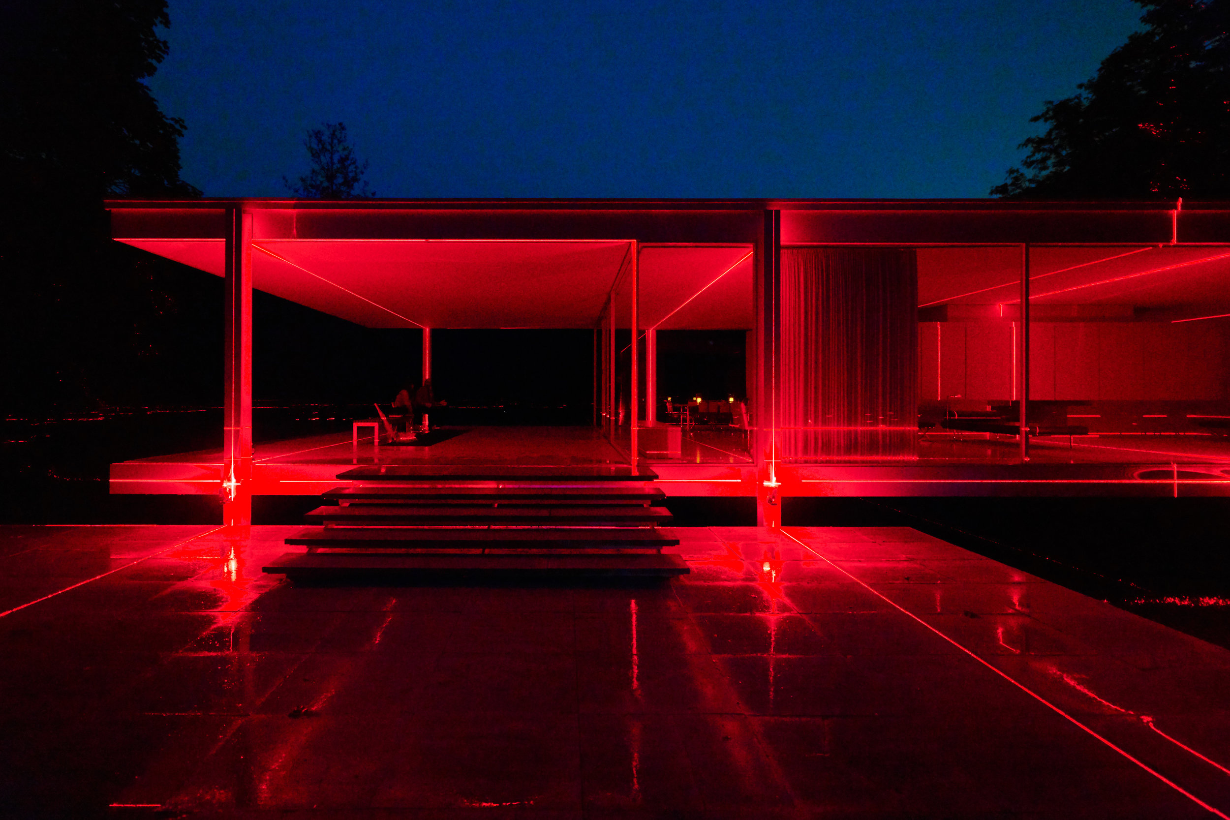  Architecture photography of  Luftwerk  and  Iker Gil’ s art installation at Mies van der Rohe’s  Farnsworth House  