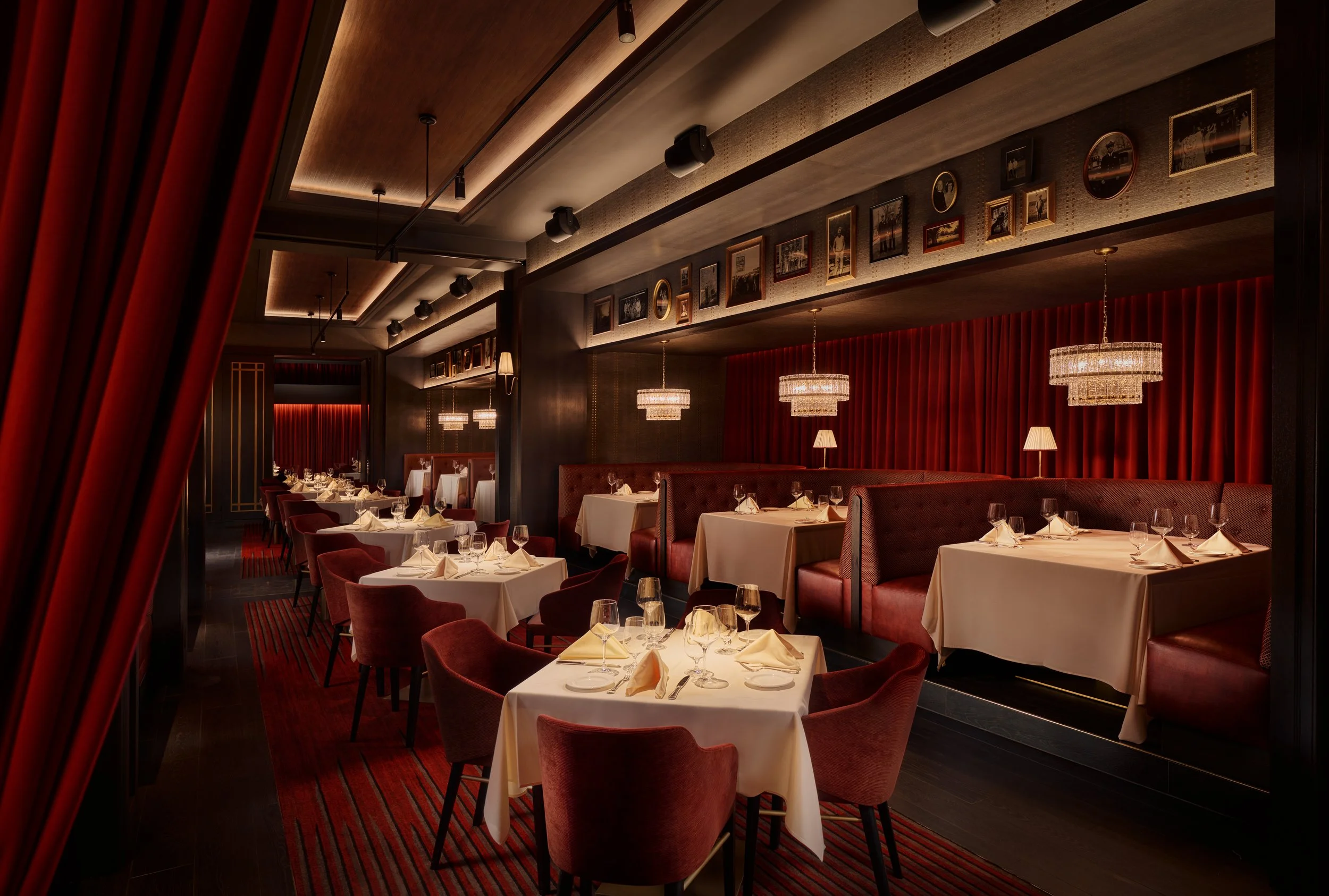  Dean’s Steakhouse  in Indianapolis designed by  KTGY .

 luxury Interior Hotel photography Chicago, Illinois 