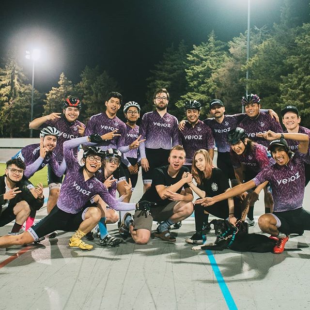 And finally shout out to @team.veloz for always being positive, willing to learn, and having a good time. Bonus points for bringing new people to the track every season. Y'all are doing something right and we love it!! 📸 @tricean.nef @valbrostrom
.
..
#trackcycling #trackishere #track #trackishere #tracknights #fixedgear #fixed #fixies #fixie #trackprom