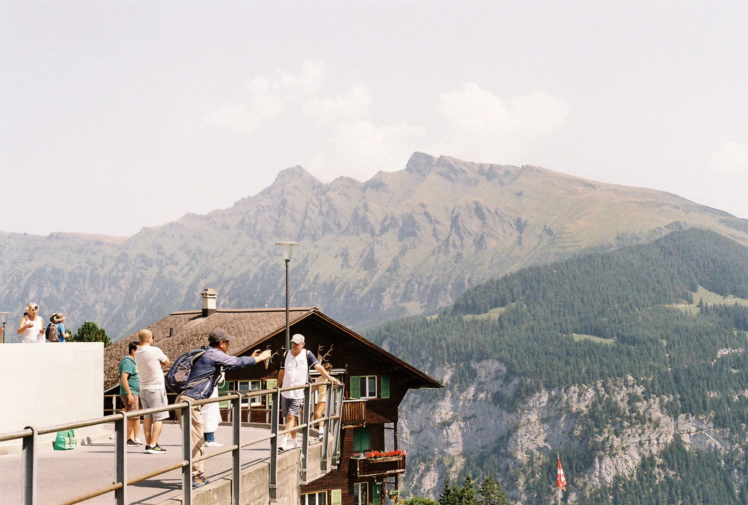 R1-01377-030A.JPG