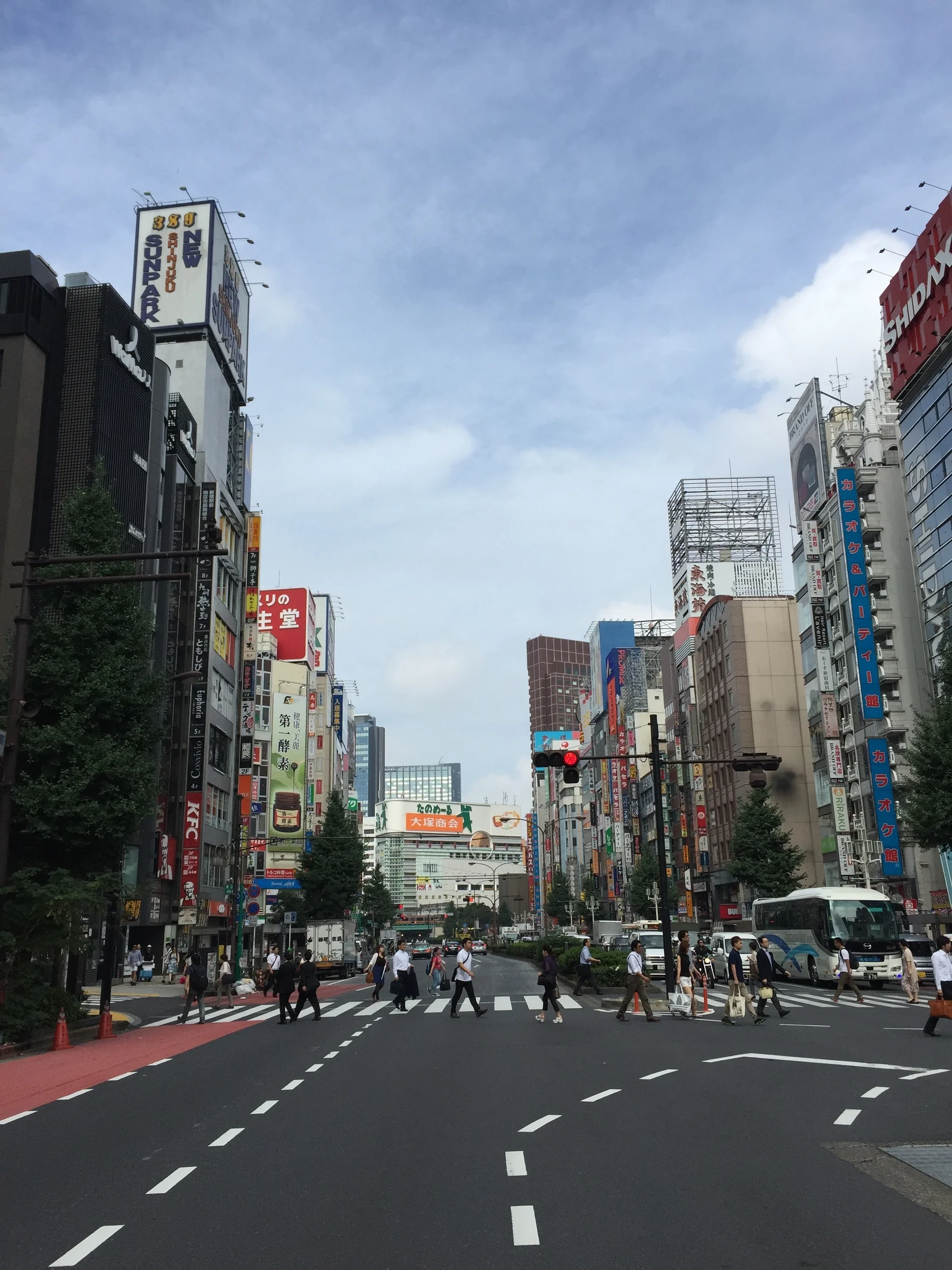 Shinjuku, one of the busiest district in Tokyo, yet it is so clean!  @ Shinjuku 新宿 