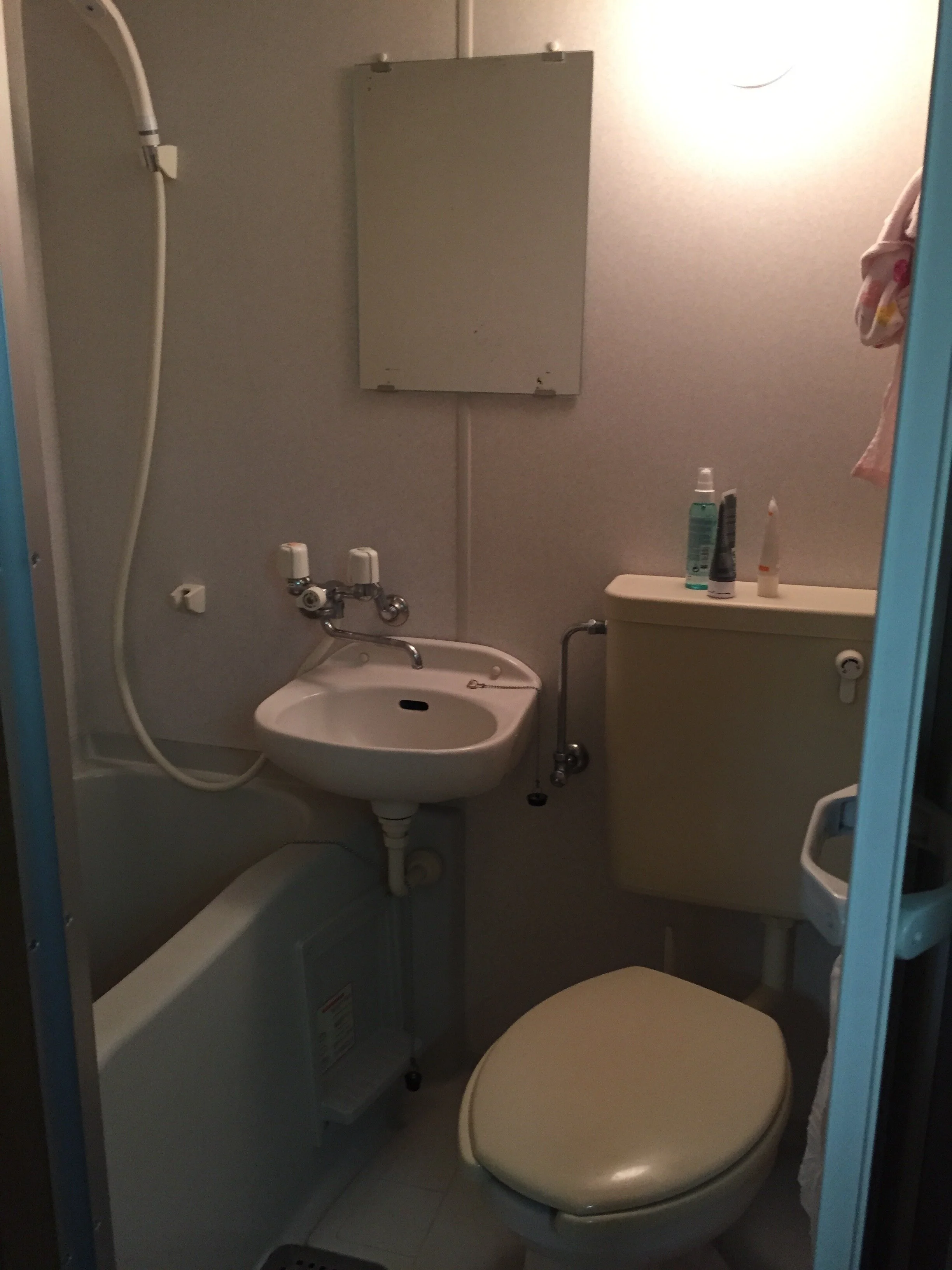  All these small bathrooms are made with waterproof materials throughout so the entire space could be wet. The ventilation system came with a heating function to facilitate drying up the wet space. 