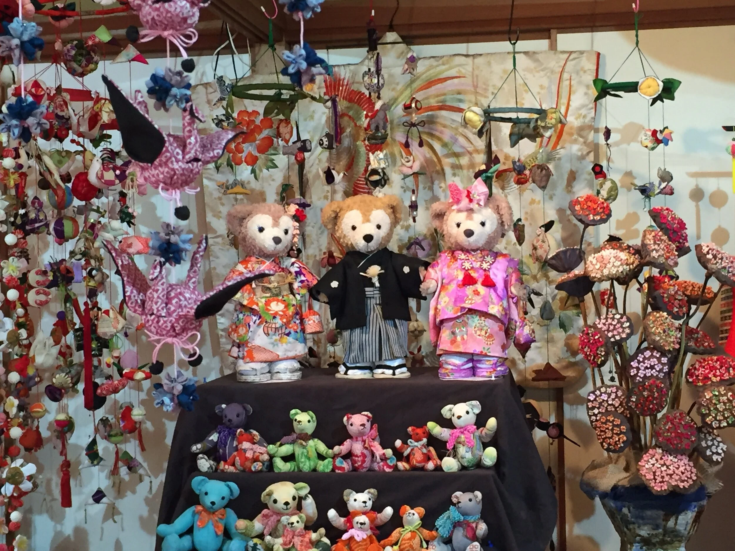  Decorations for Dolls' Festival/Girls' Festival (Hinamatsuri), which is a festival for praying for the health and happiness of young girls on March 3. 