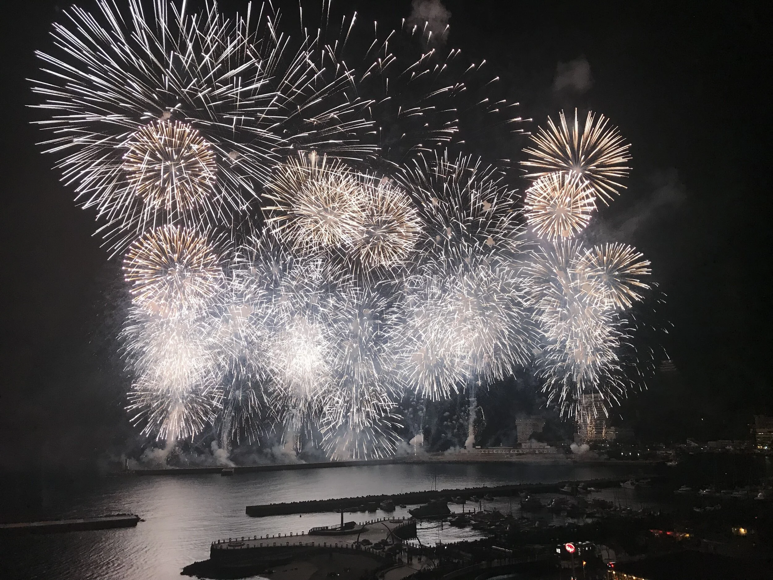  Fireworks (花火, Hanabi) are everywhere during July and August months. Traditions are similar to Hanami since fireworks are flower blossoms as well! Some places also have winter fireworks.  @ Atami 热海 