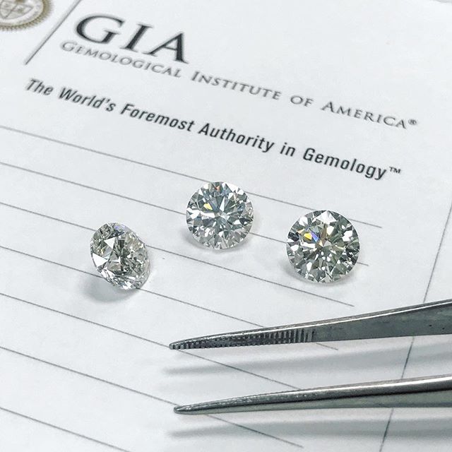 #Happyalohafriday!🌺 So excited for our #groomtobe. 🎩❤️🥂 One of these beauties is gonna be the centerpiece for a stunning #engagementring.💍 Can&rsquo;t wait to get started!
.
#roundbrilliant #diamond #diamonds #GIA #idealcut #custom #engagement #8