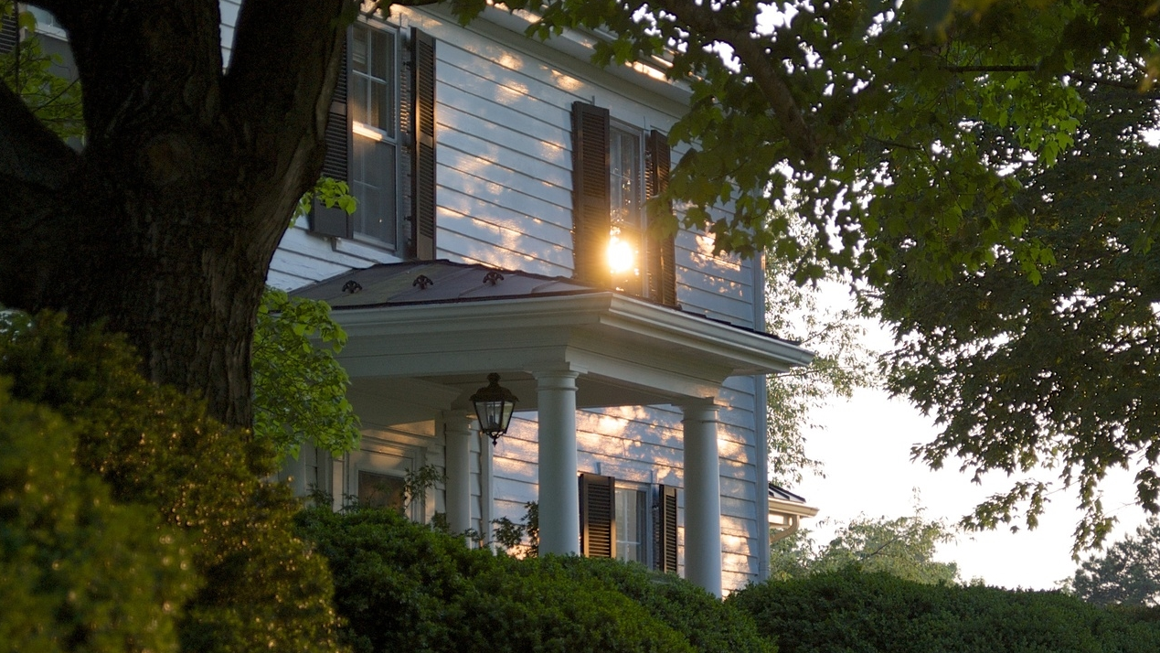 Country Manor Home 02