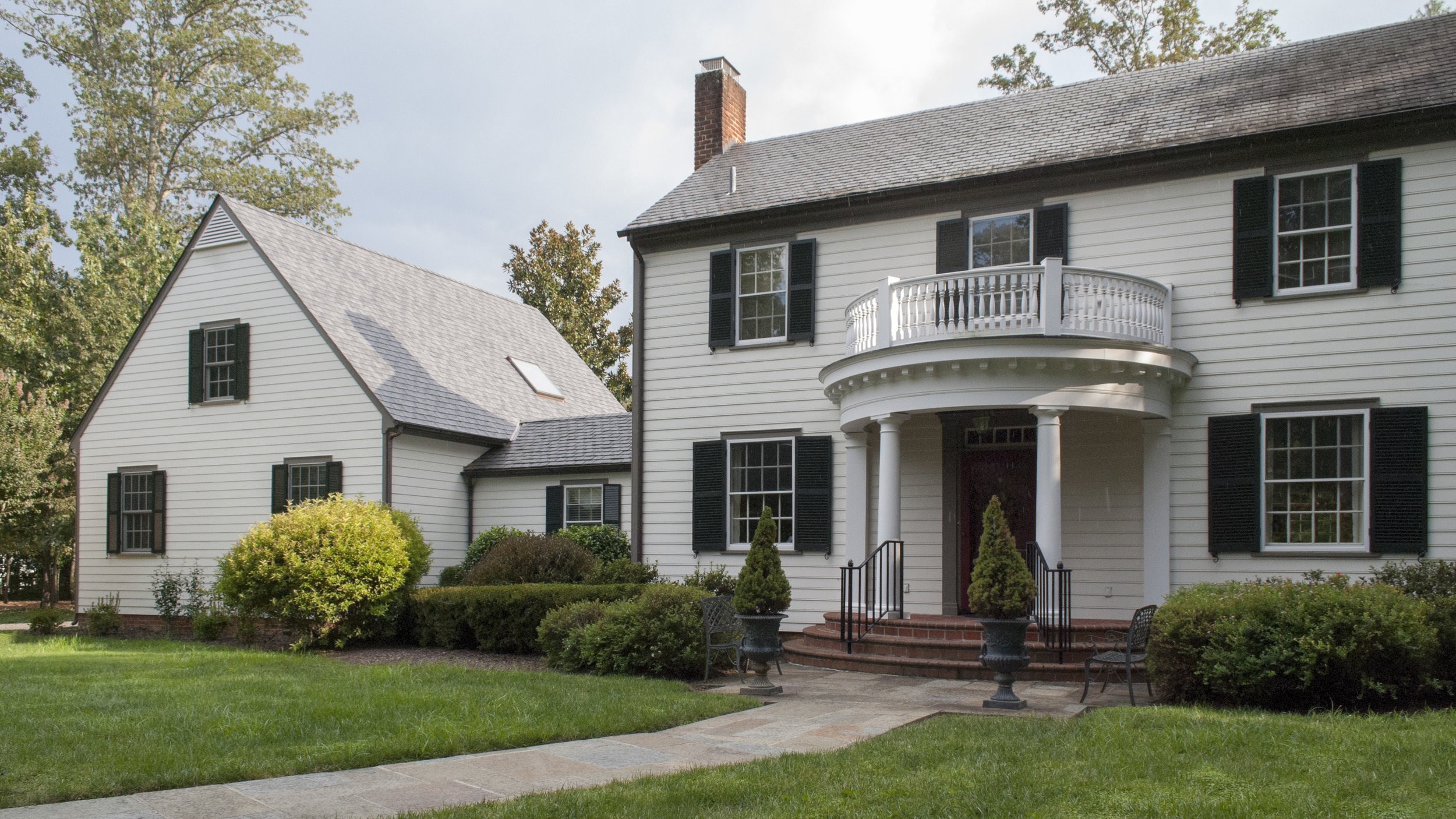 The front view. The master bedroom suite is on the left side of the house. 