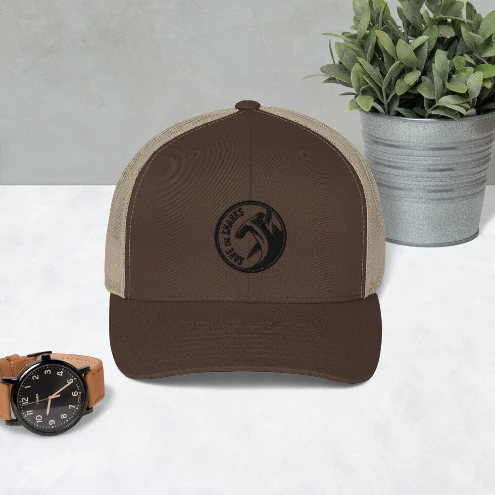 Logo_Black_Trasp_mockup_Front_Flat-Lifestyle_Brown-Khaki.jpg