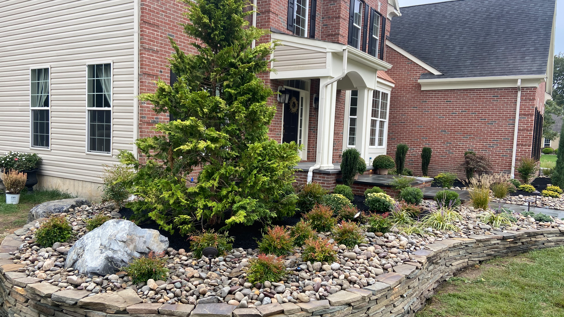 DiBiase-Landscaping_Projects-13-WebsiteBanner.png