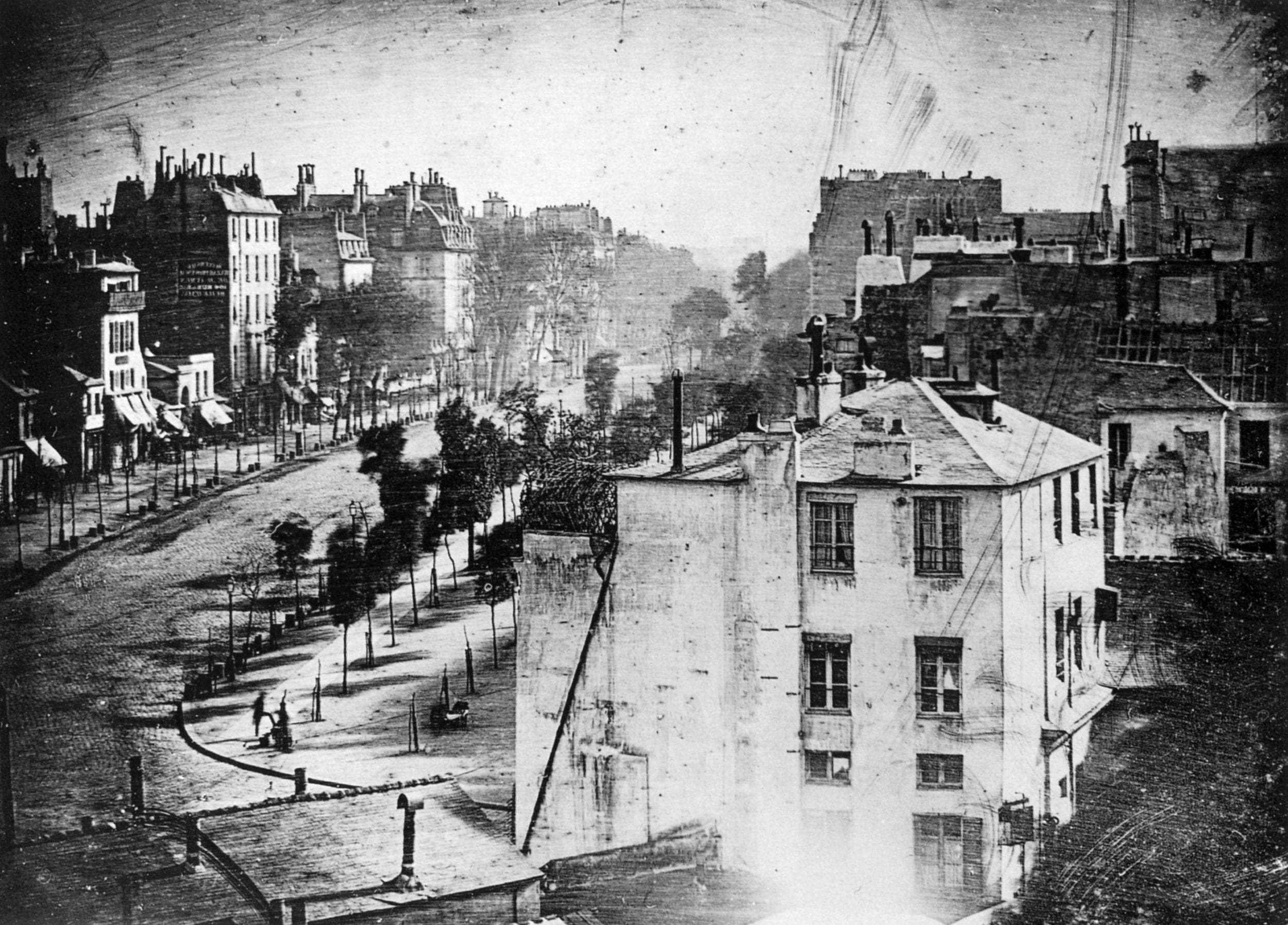 This image captured by Louis Daguerre is regarded as the first photograph that included humans. The exposure lasted around seven minutes and was aimed at capturing the Boulevard du Temple, in Paris, France. Ironically, the long exposure failed to capture the moving crowds, leaving the shoe shine man and his customer truly standing out in a crowd.