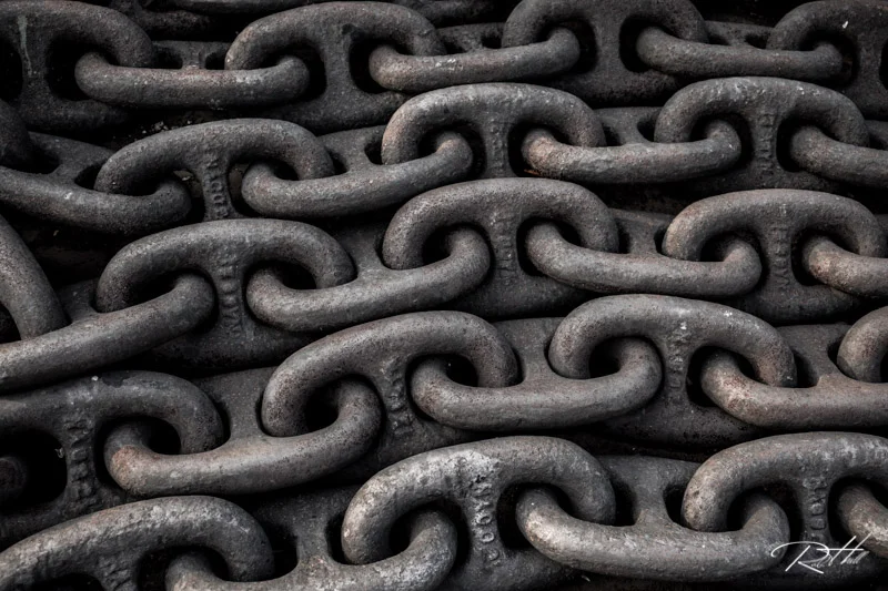 Chain links on the dock in China. 