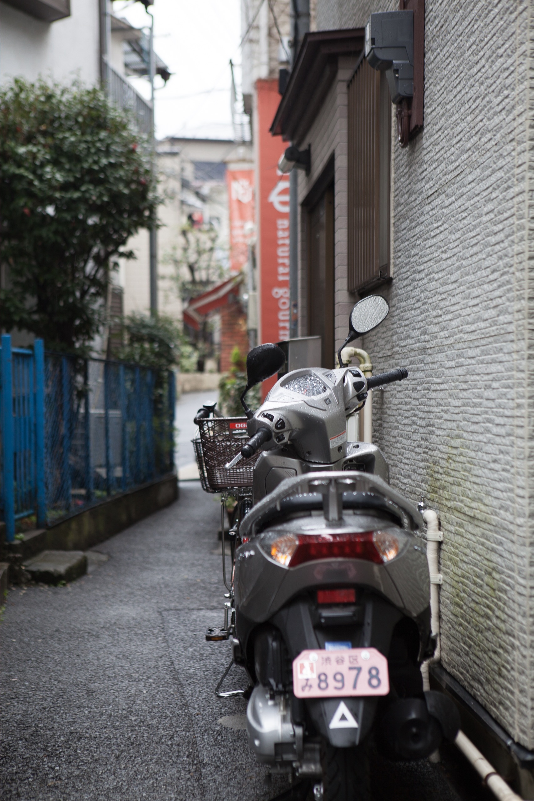 A little alleyway off of a main street 