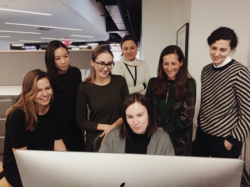 Photographer Luisa Dörr reviews a picture edit at the TIME offices with the project team (l-r): Spencer Bakalar, Diane Tsai, Luisa Dorr, Justine Simons, Tara Johnson (front center), Kira Pollack and Natalie Matutschovsky. Image via TIME.