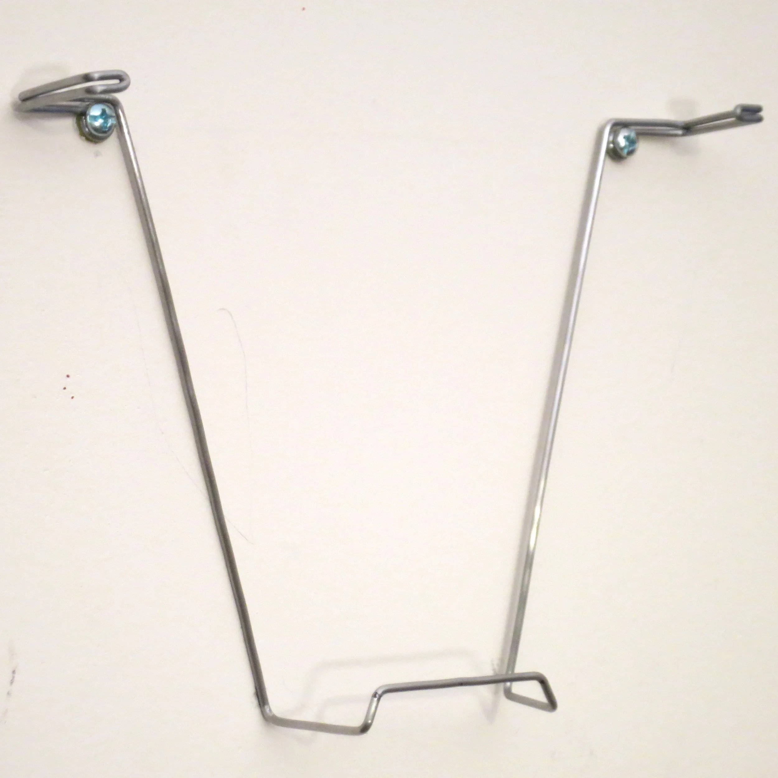 Coathanger wire Airport Extreme holder 01.JPG