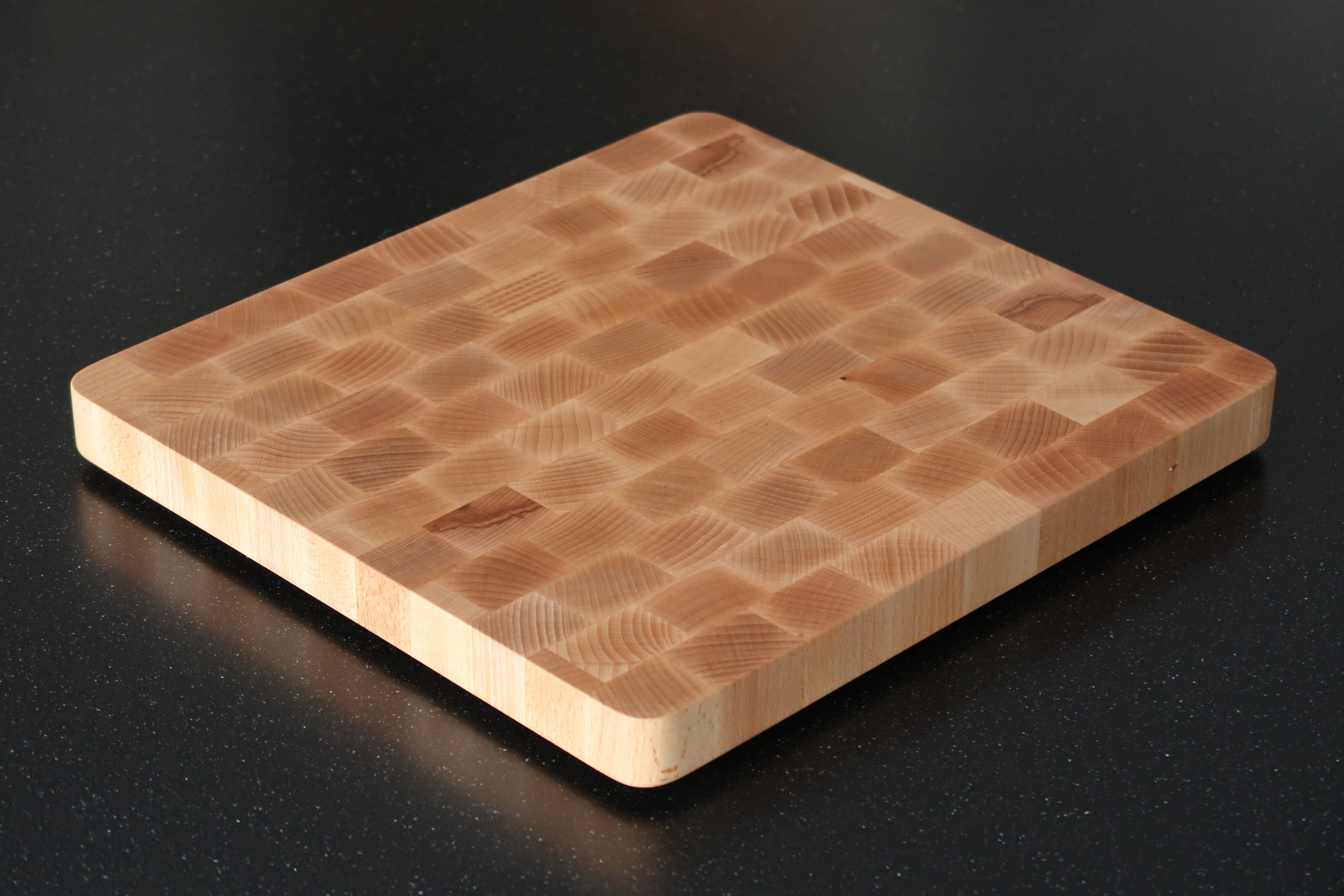 End grain cutting board