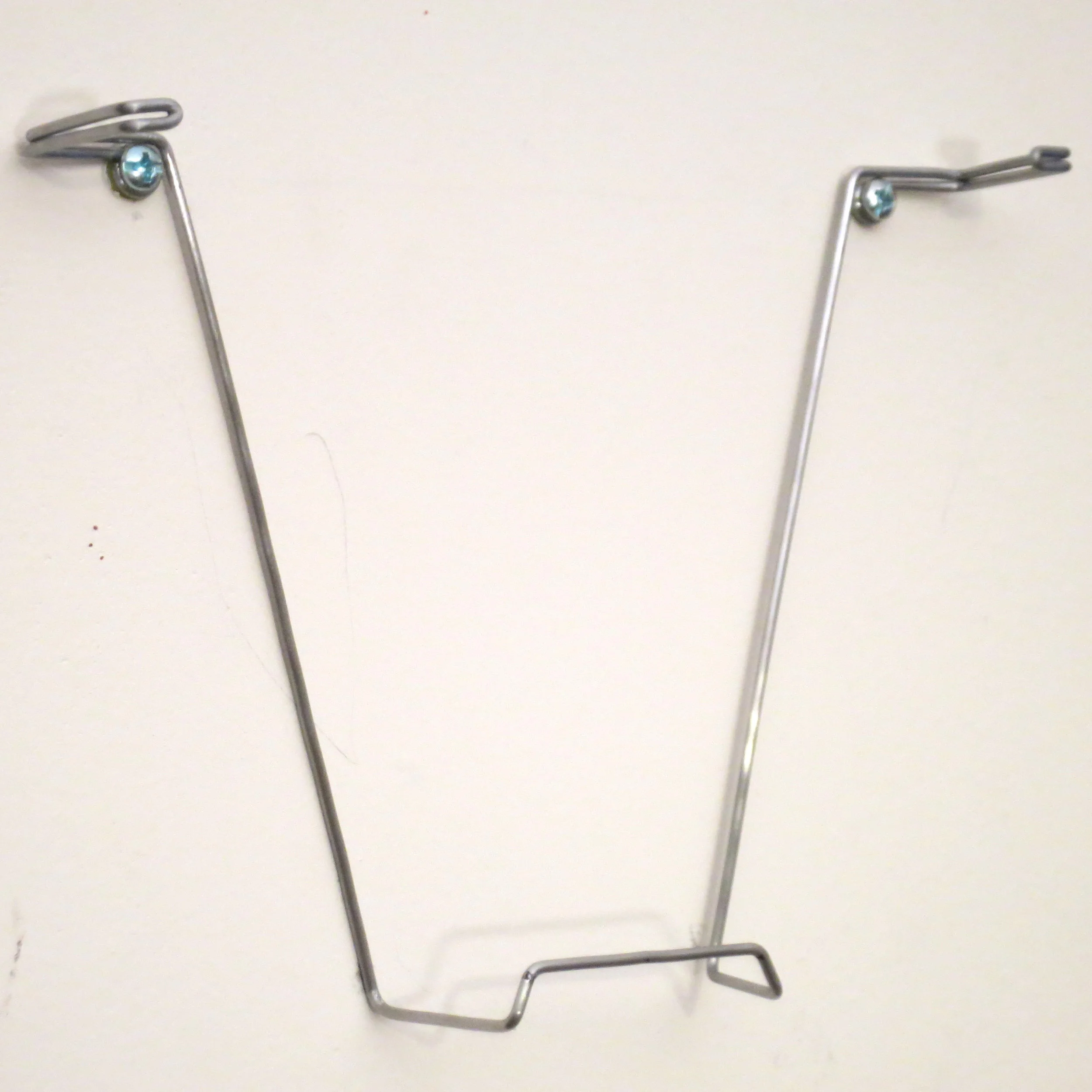 Coathanger wire Airport Extreme holder 01.JPG