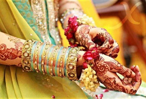 mehndi sangeet pic 2 - bangles and mehndi.jpg